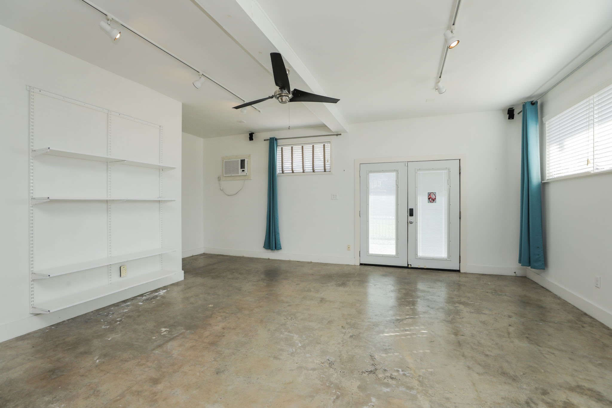 2215 Cleburne Street Property Photo 6
