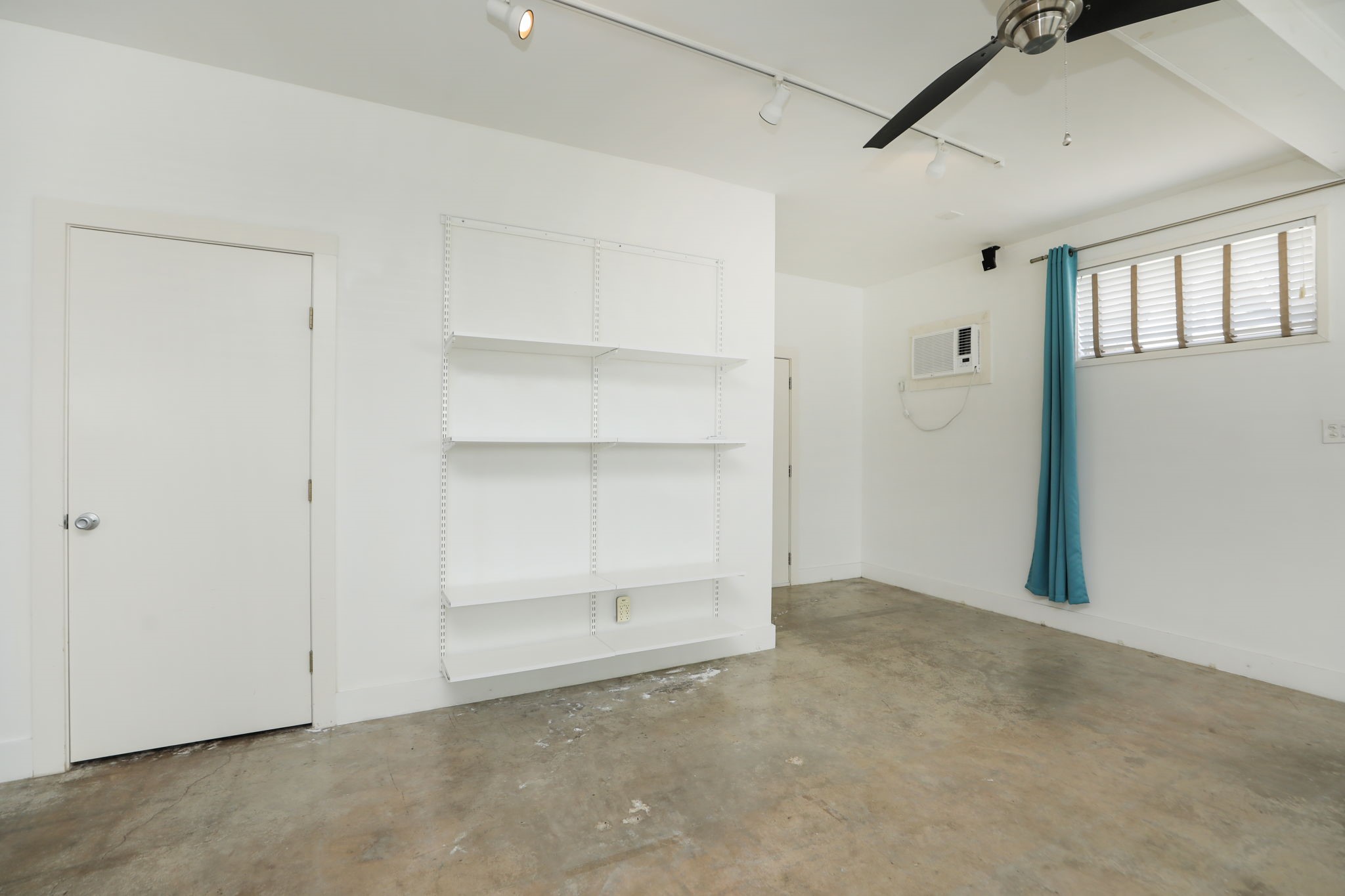 2215 Cleburne Street Property Photo 8