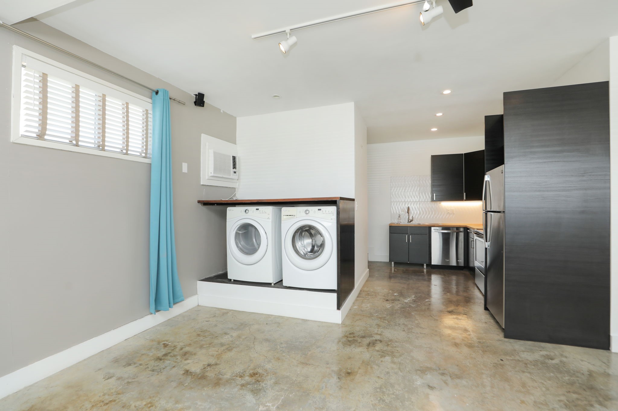 2215 Cleburne Street Property Photo 14