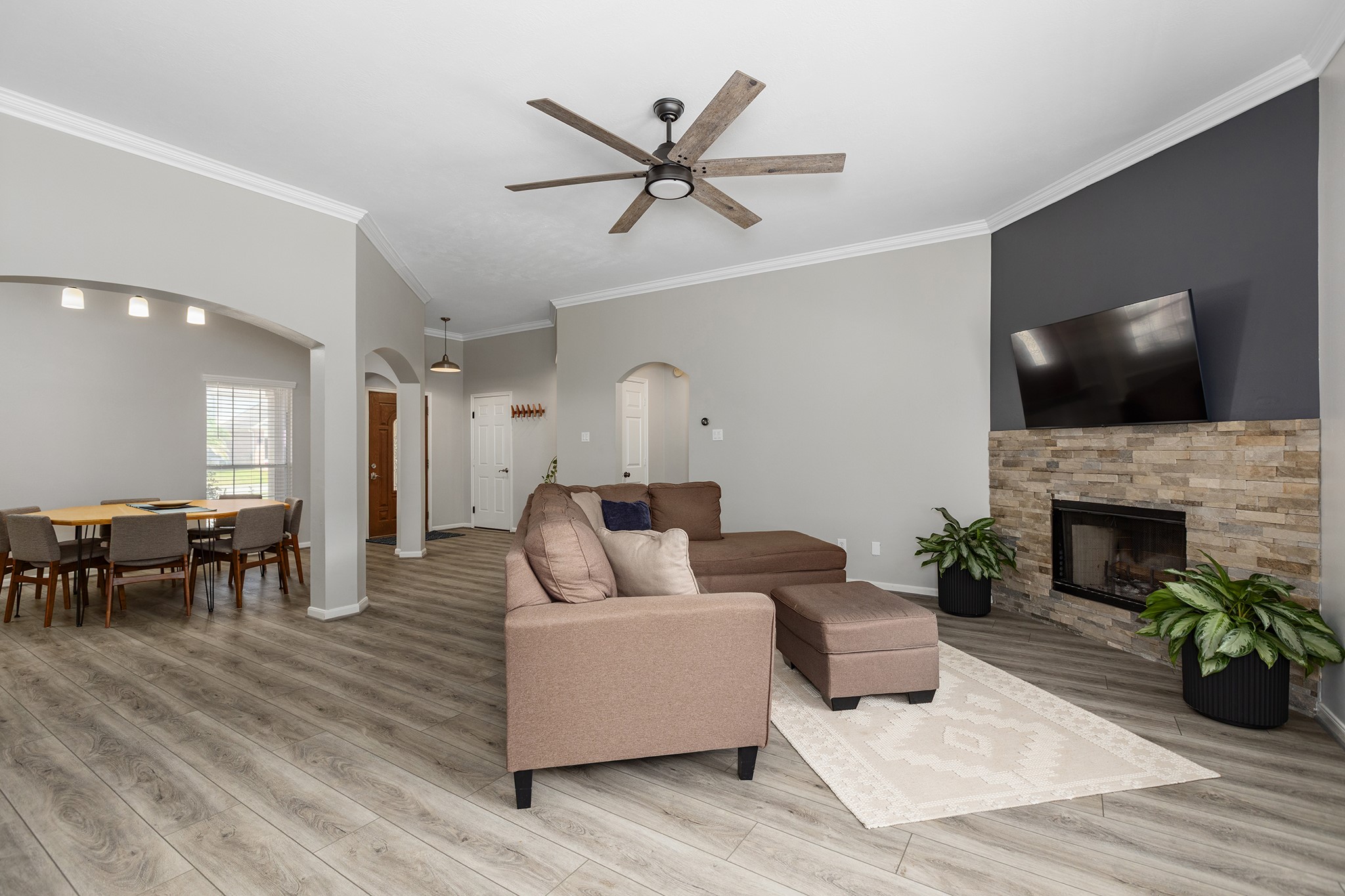 9919 Memorial Crossing Drive Property Photo 10