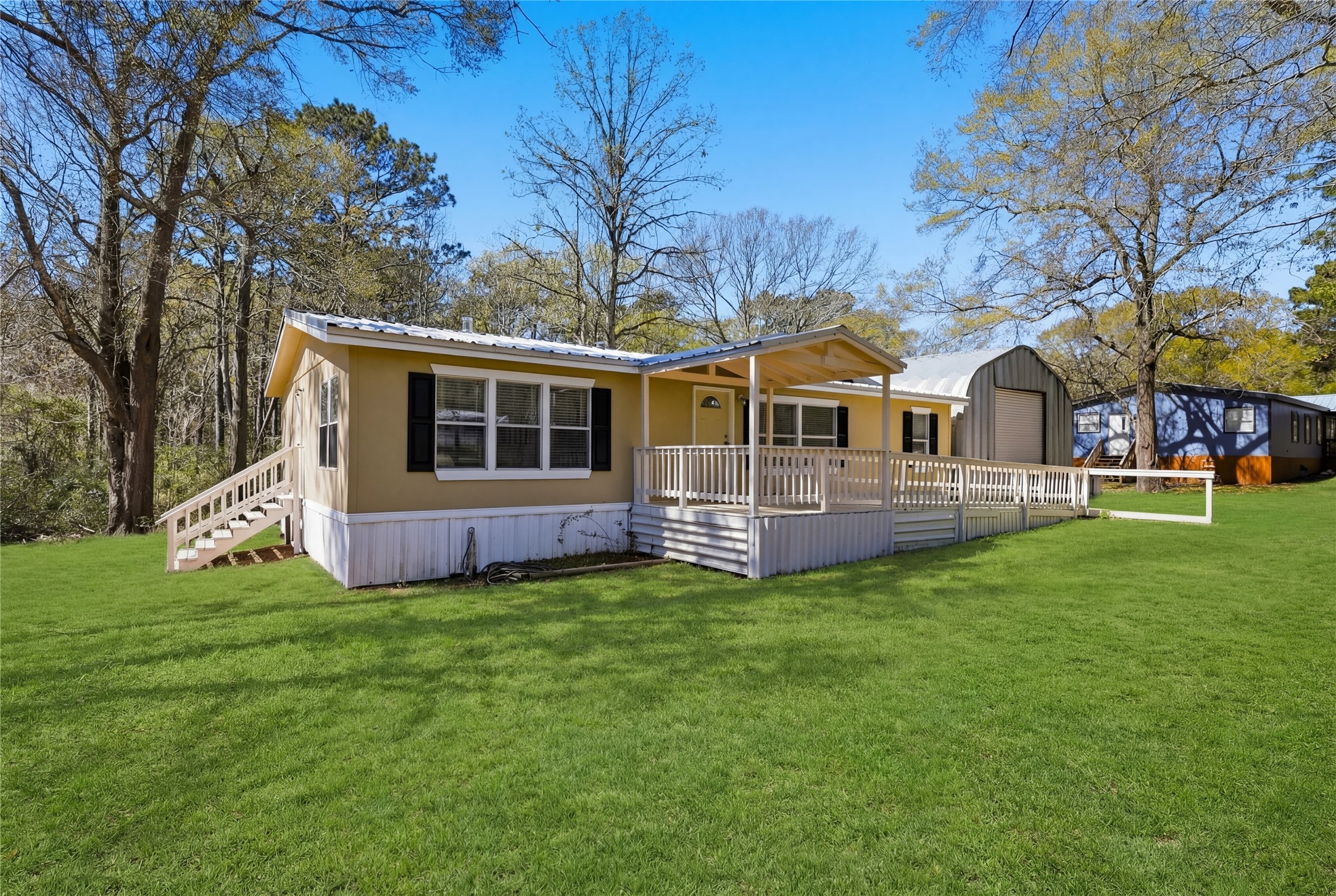 4484 Grand Oaks Drive Property Photo 3