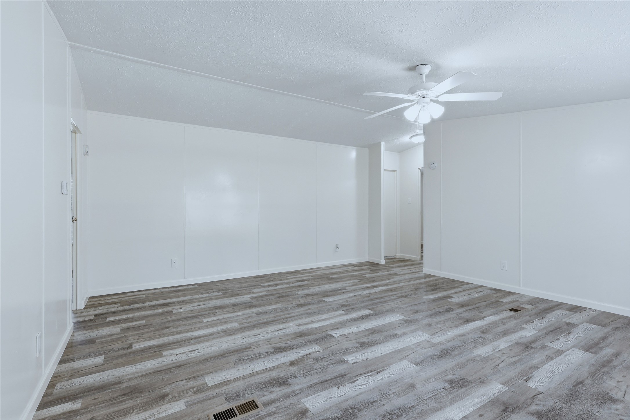 4484 Grand Oaks Drive Property Photo 6
