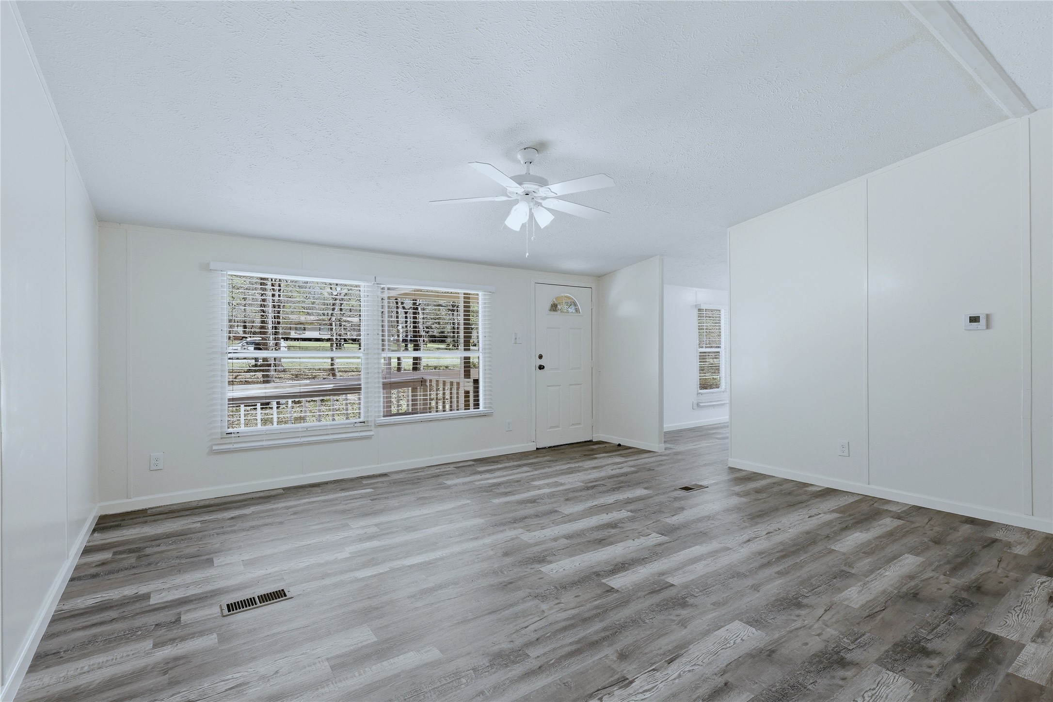4484 Grand Oaks Drive Property Photo 8