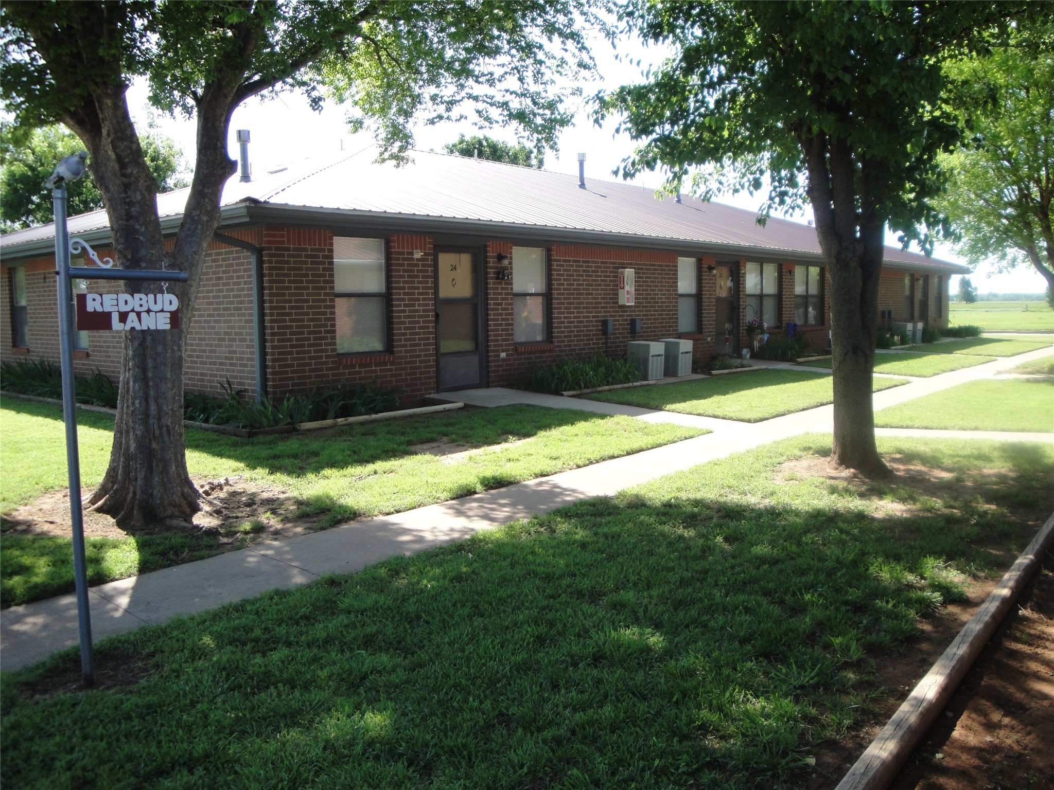 1207 W Cherokee Property Photo 1