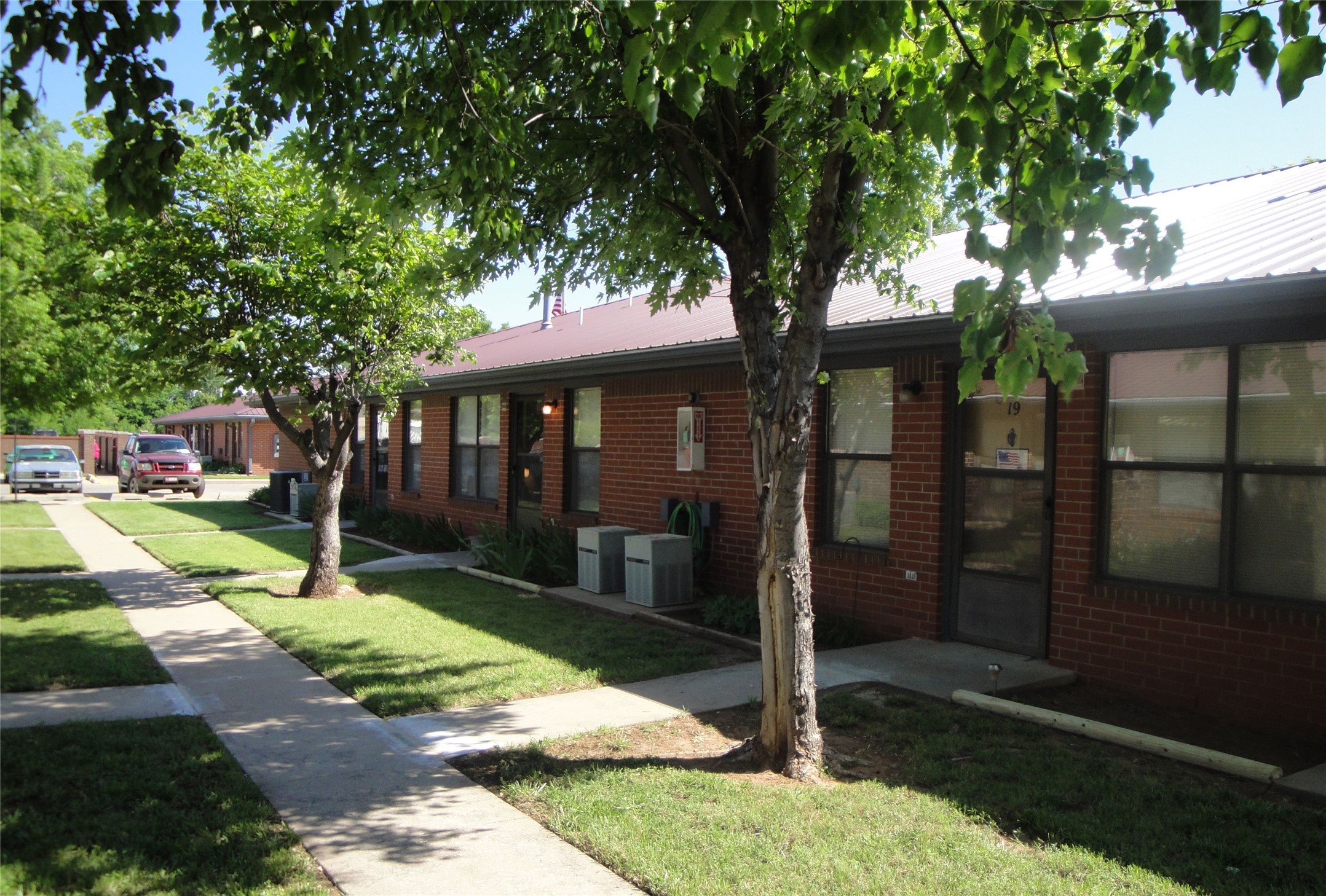 1207 W Cherokee Property Photo 3