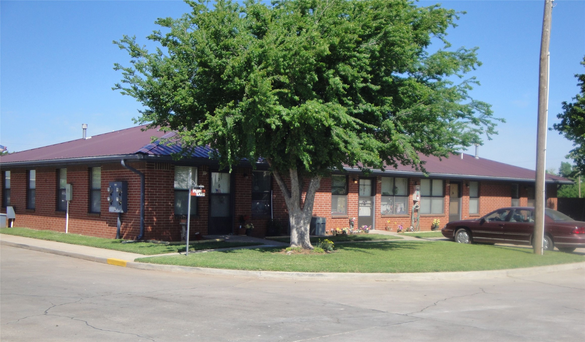 1207 W Cherokee Property Photo 4
