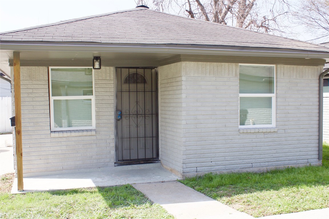 1323 E 32nd 1/2 Street Property Photo 1