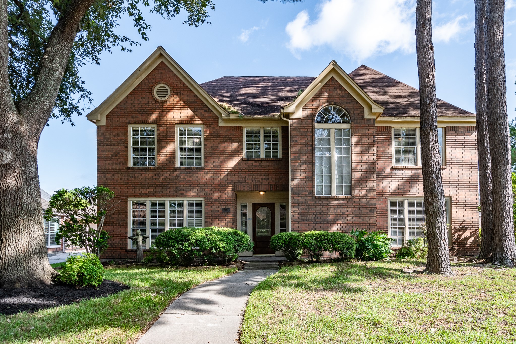 6011 Summer Oaks Drive Property Photo 1