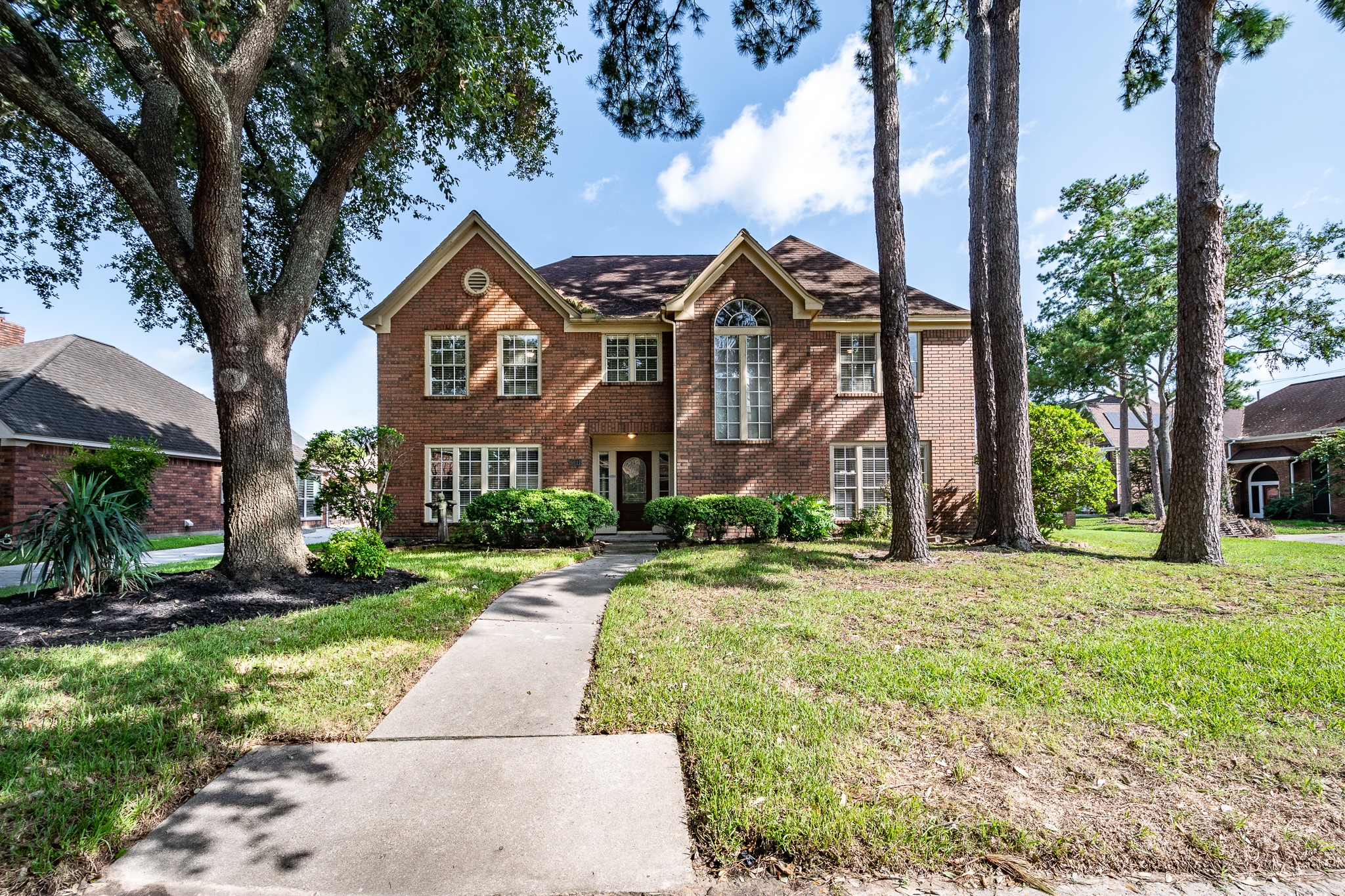 6011 Summer Oaks Drive Property Photo 2