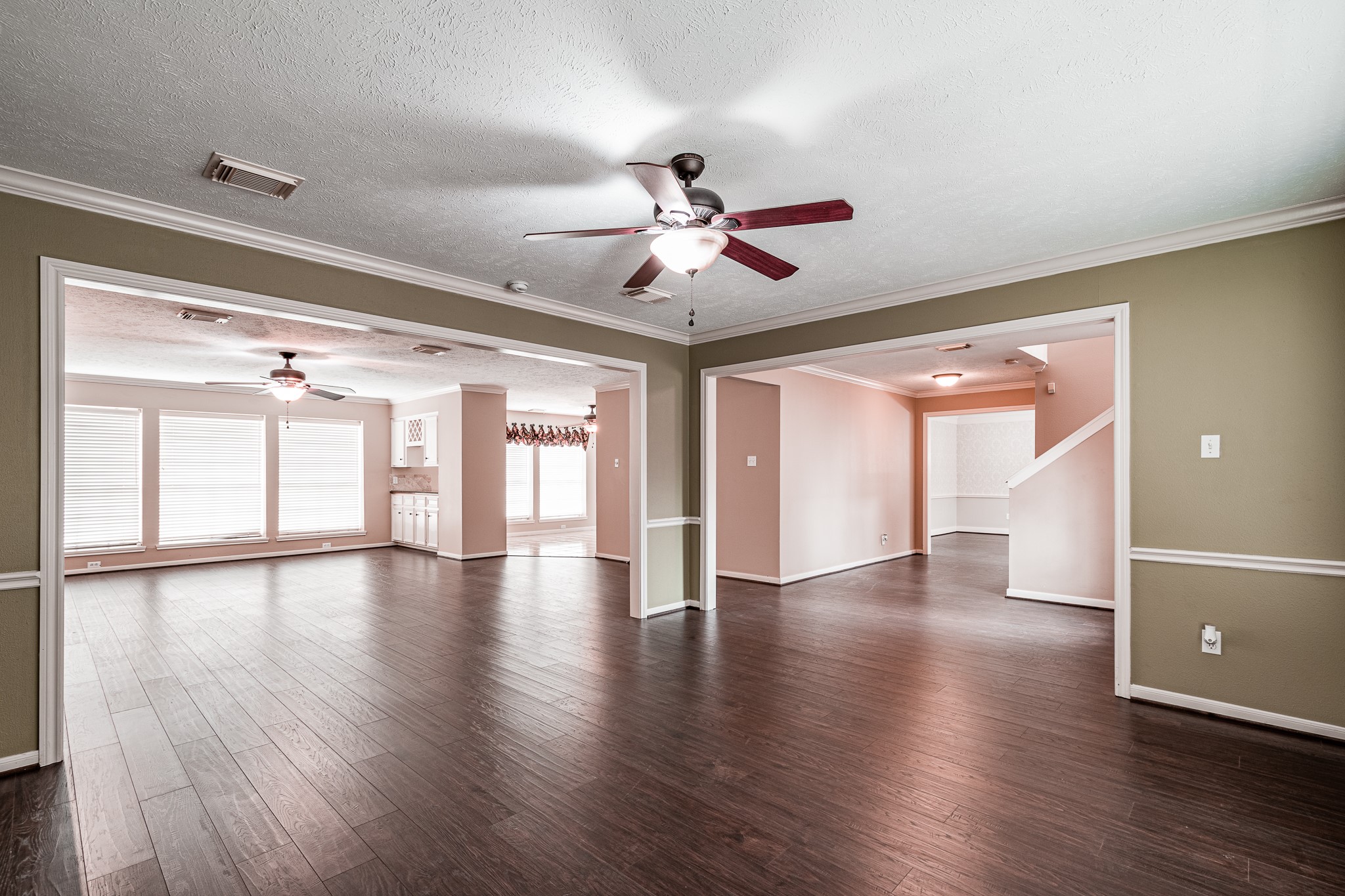 6011 Summer Oaks Drive Property Photo 4