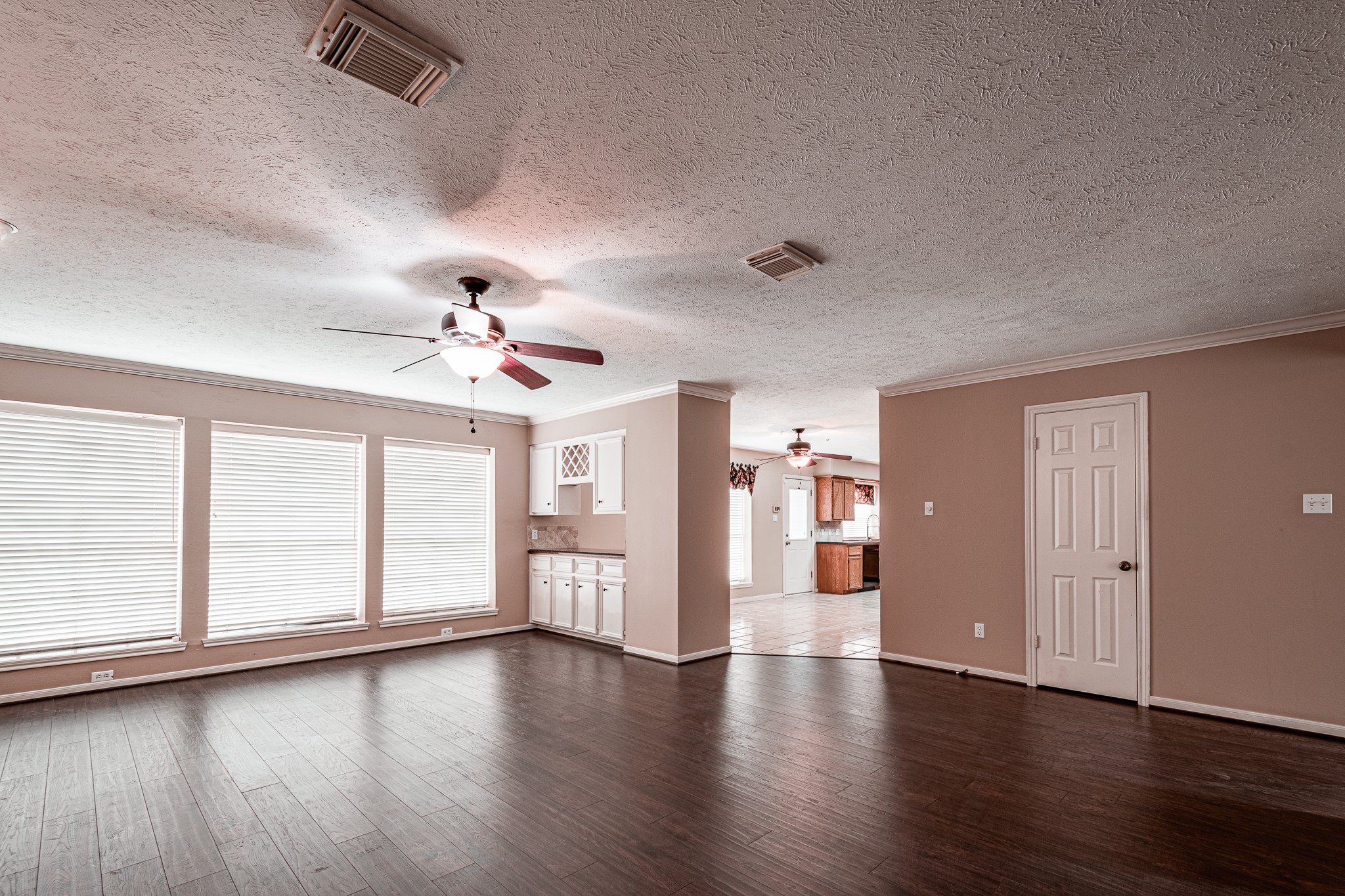 6011 Summer Oaks Drive Property Photo 6