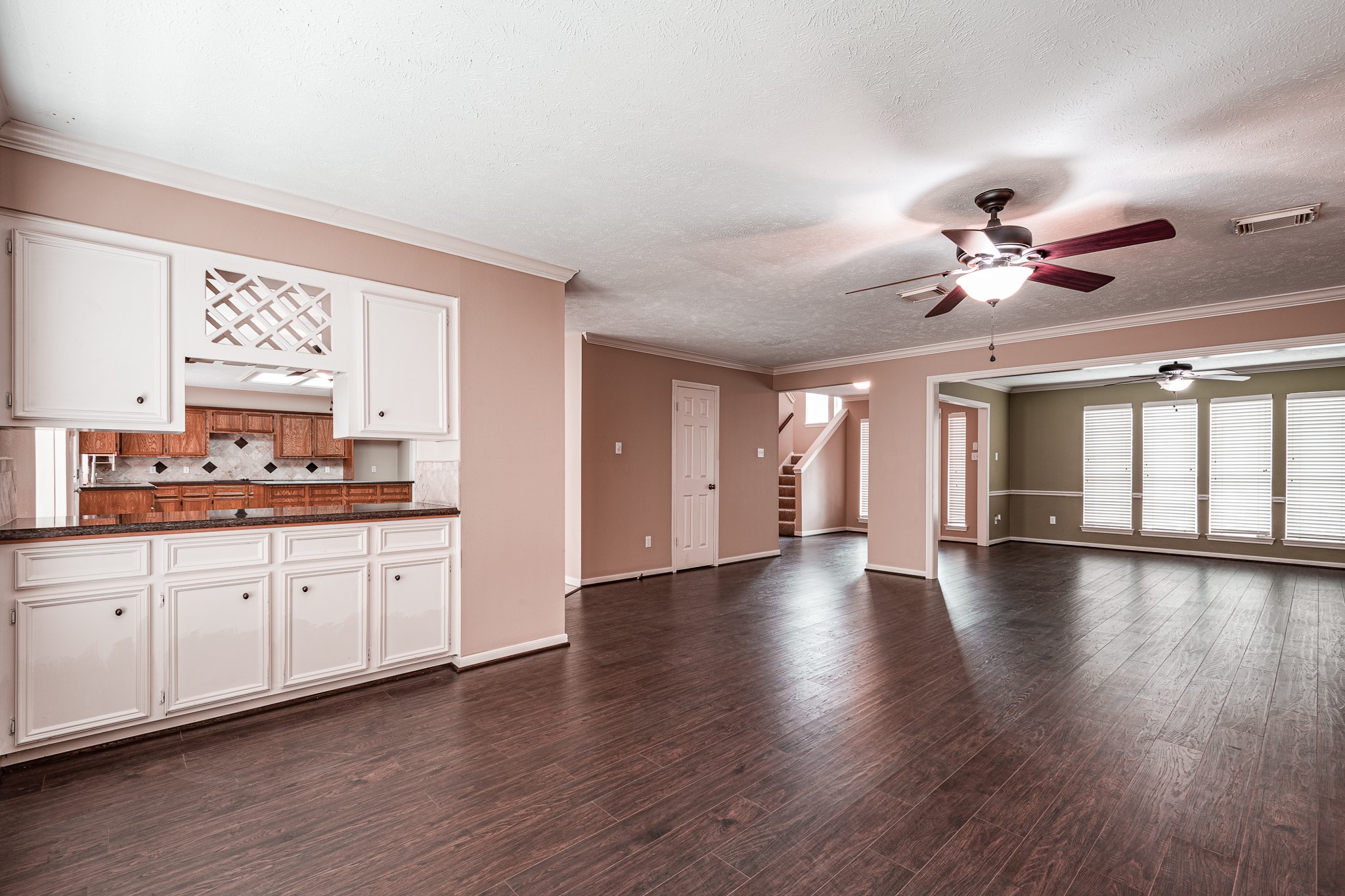 6011 Summer Oaks Drive Property Photo 7