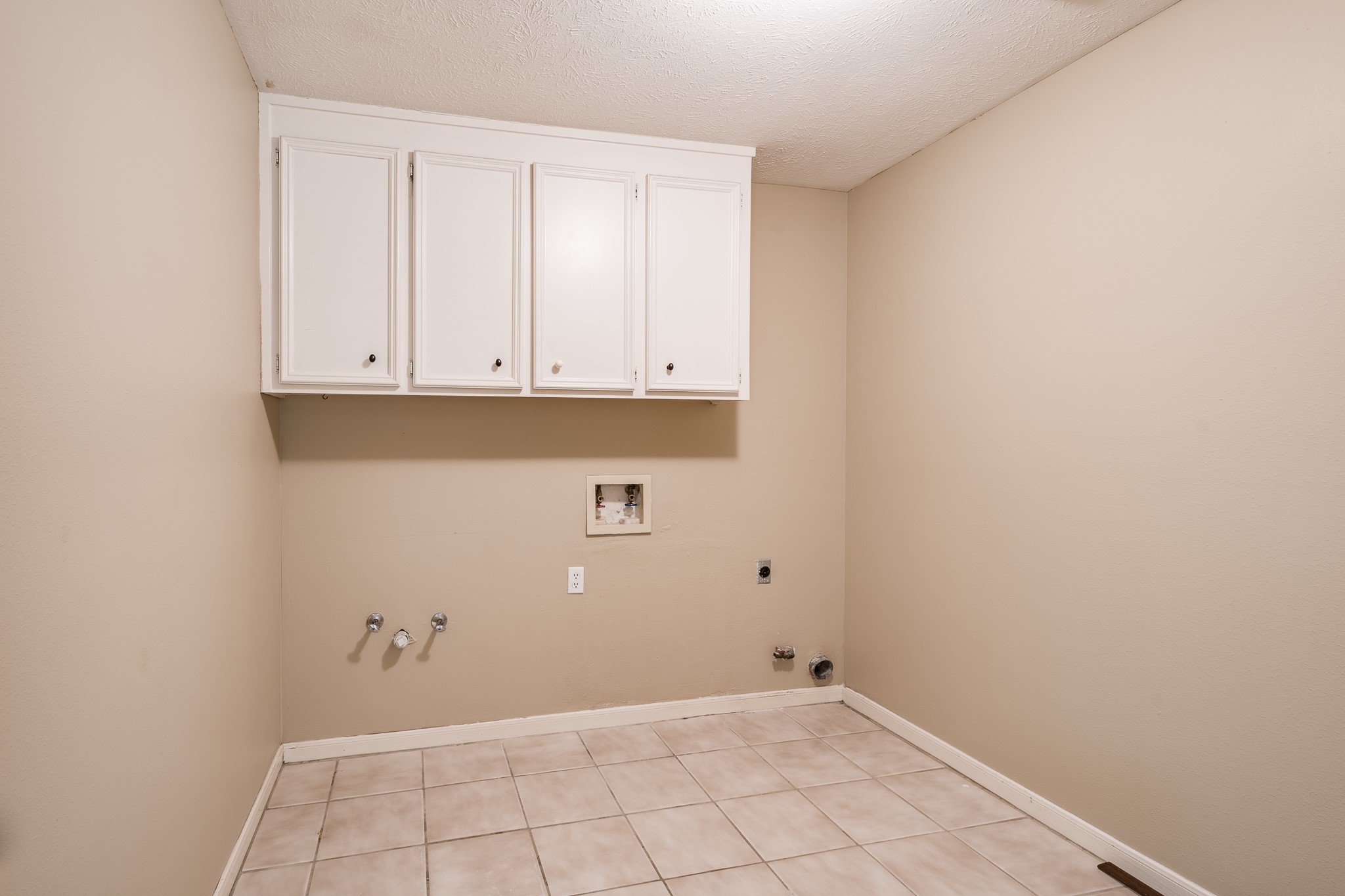 6011 Summer Oaks Drive Property Photo 11