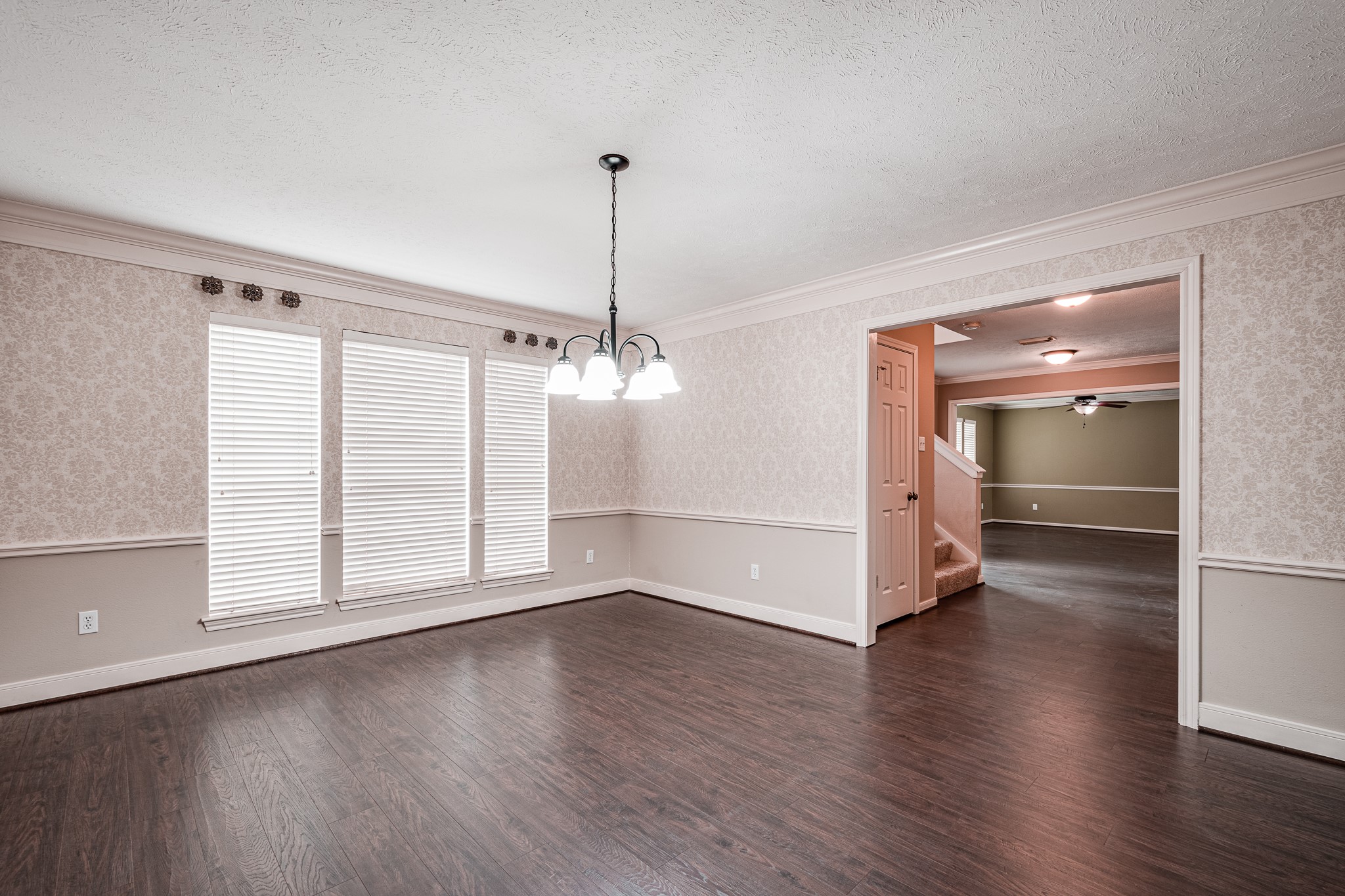 6011 Summer Oaks Drive Property Photo 12