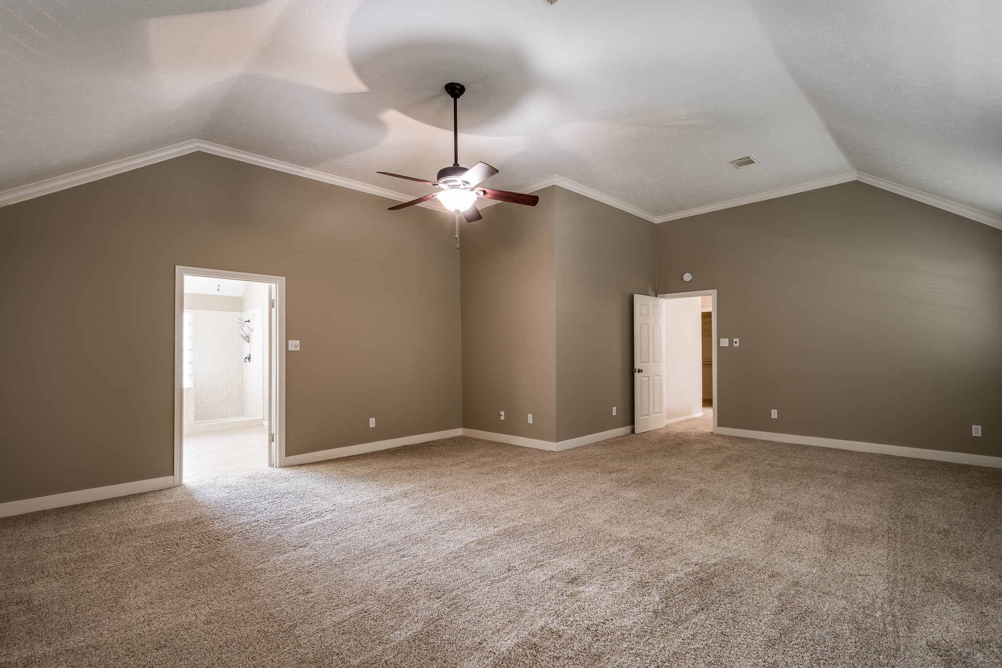 6011 Summer Oaks Drive Property Photo 15