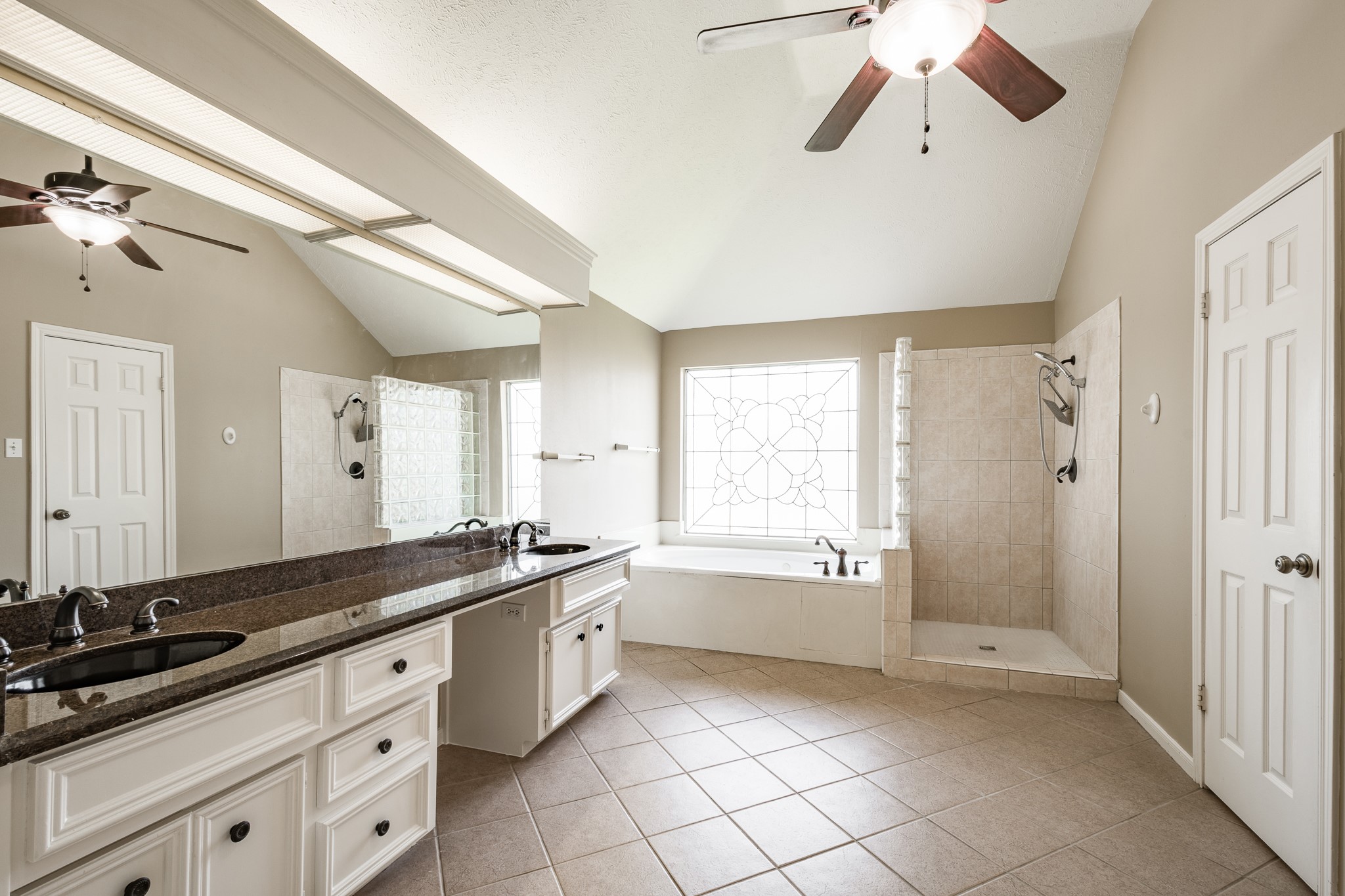 6011 Summer Oaks Drive Property Photo 16
