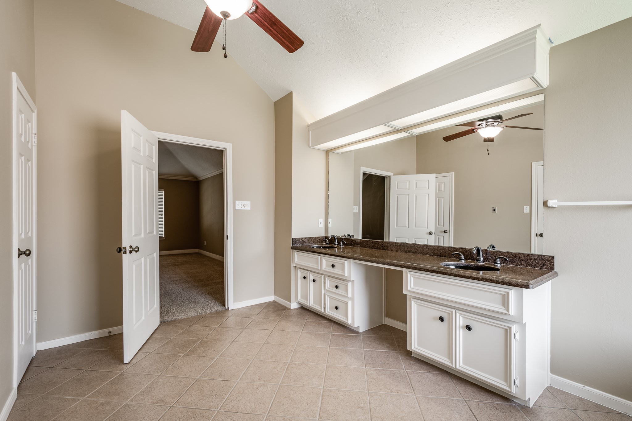 6011 Summer Oaks Drive Property Photo 17