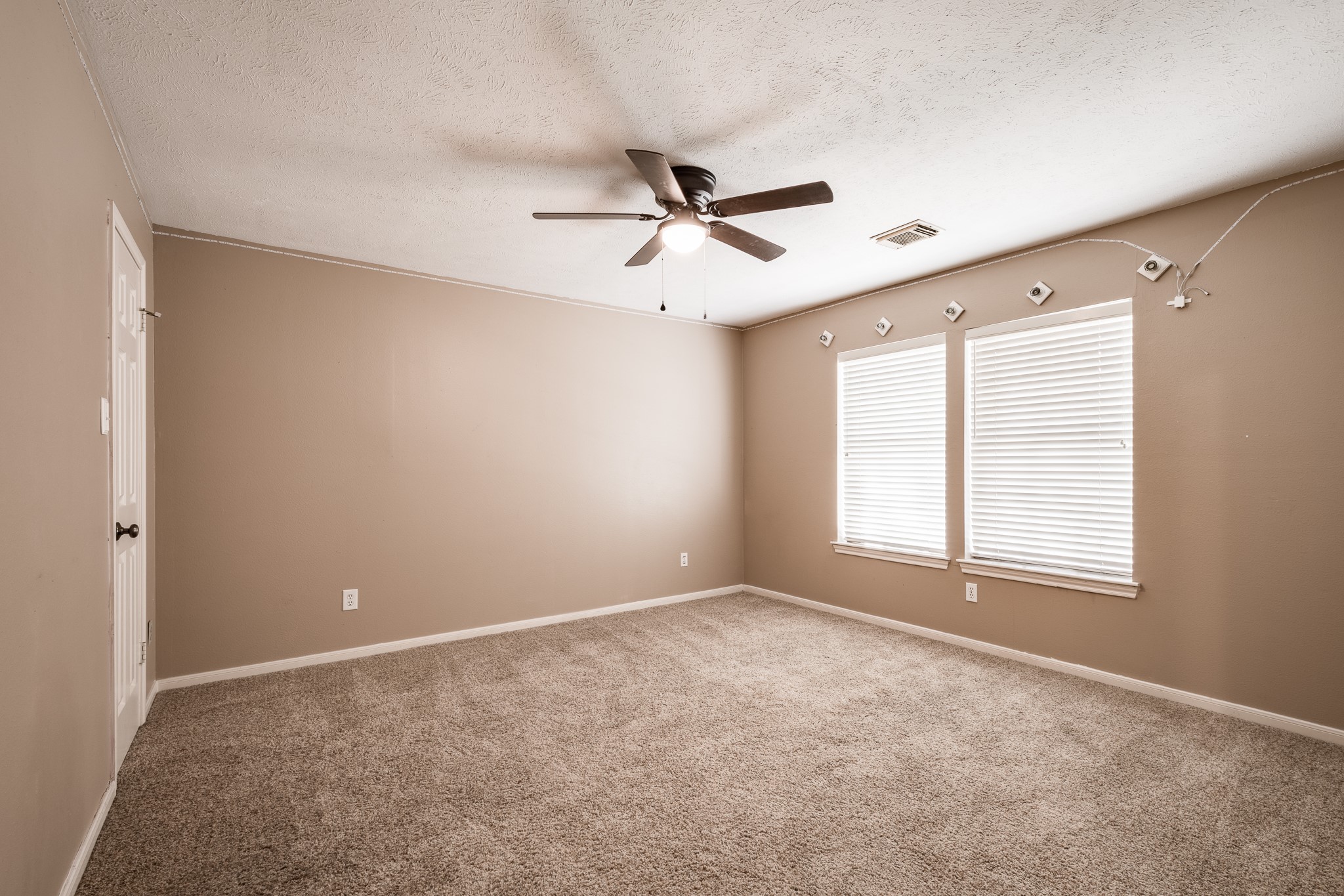 6011 Summer Oaks Drive Property Photo 18