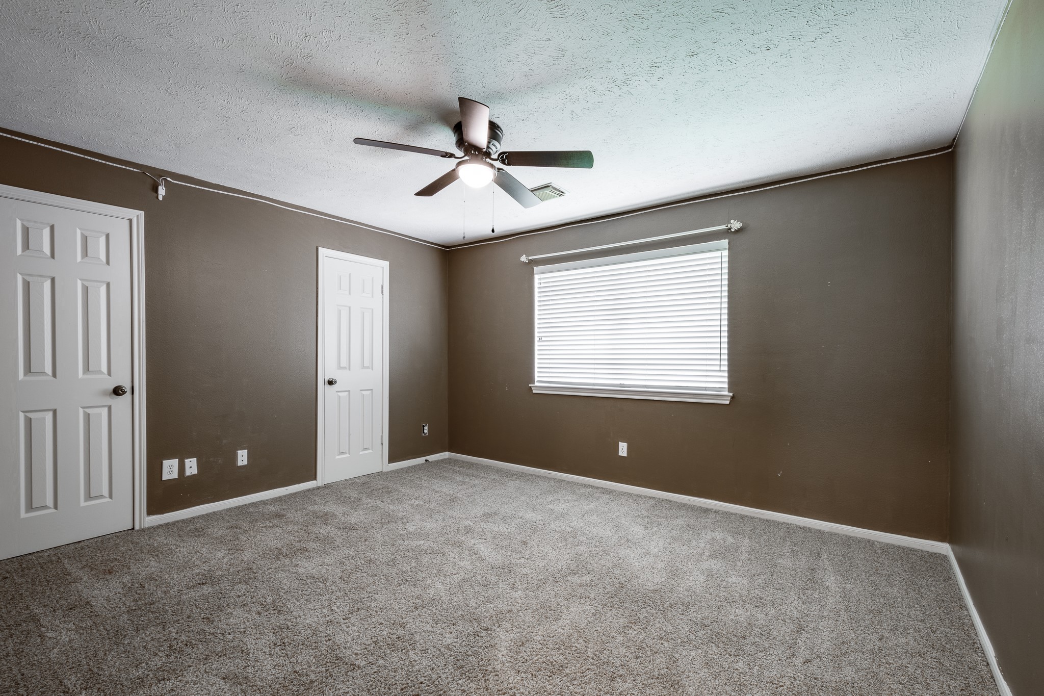 6011 Summer Oaks Drive Property Photo 19