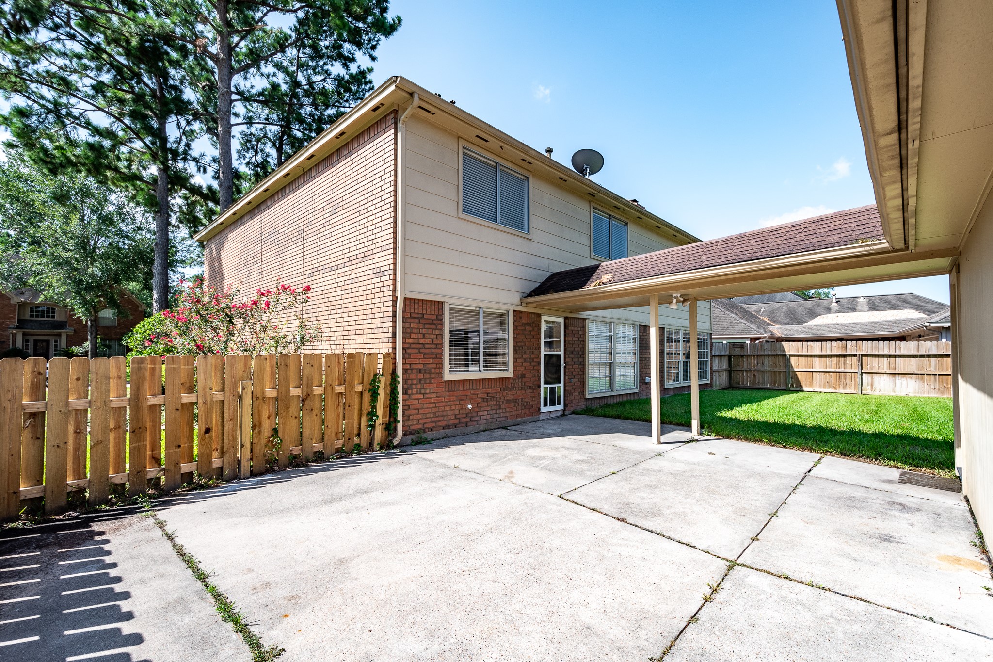 6011 Summer Oaks Drive Property Photo 22