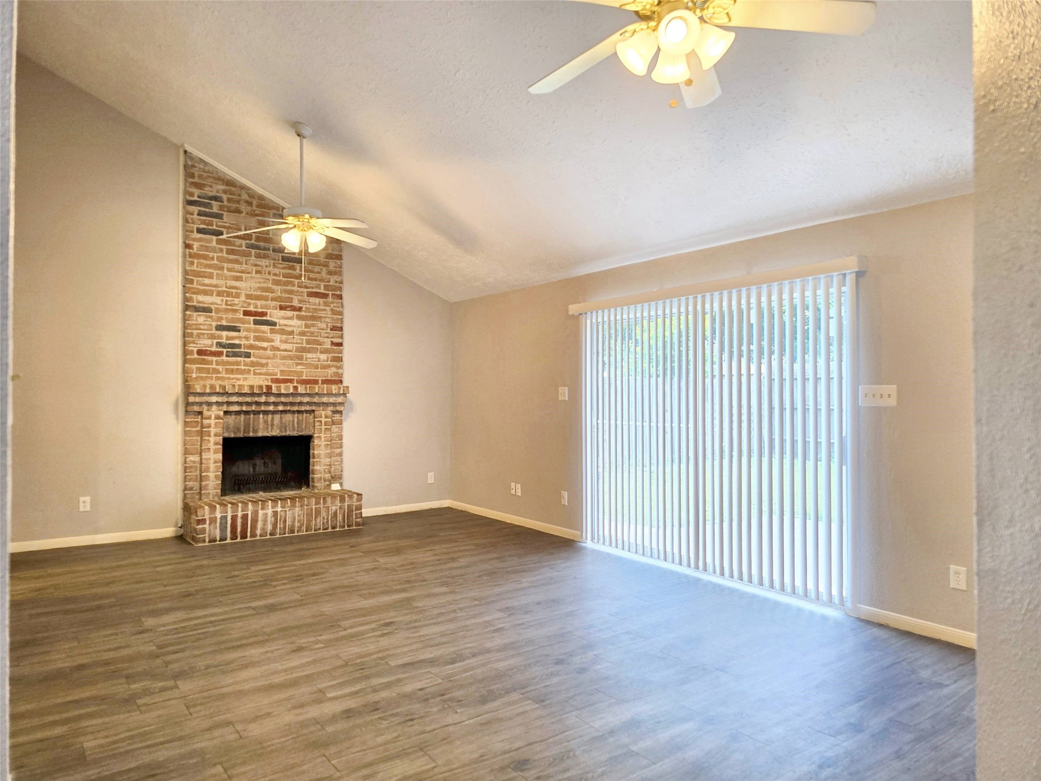 22619 Deville Drive Property Photo 4