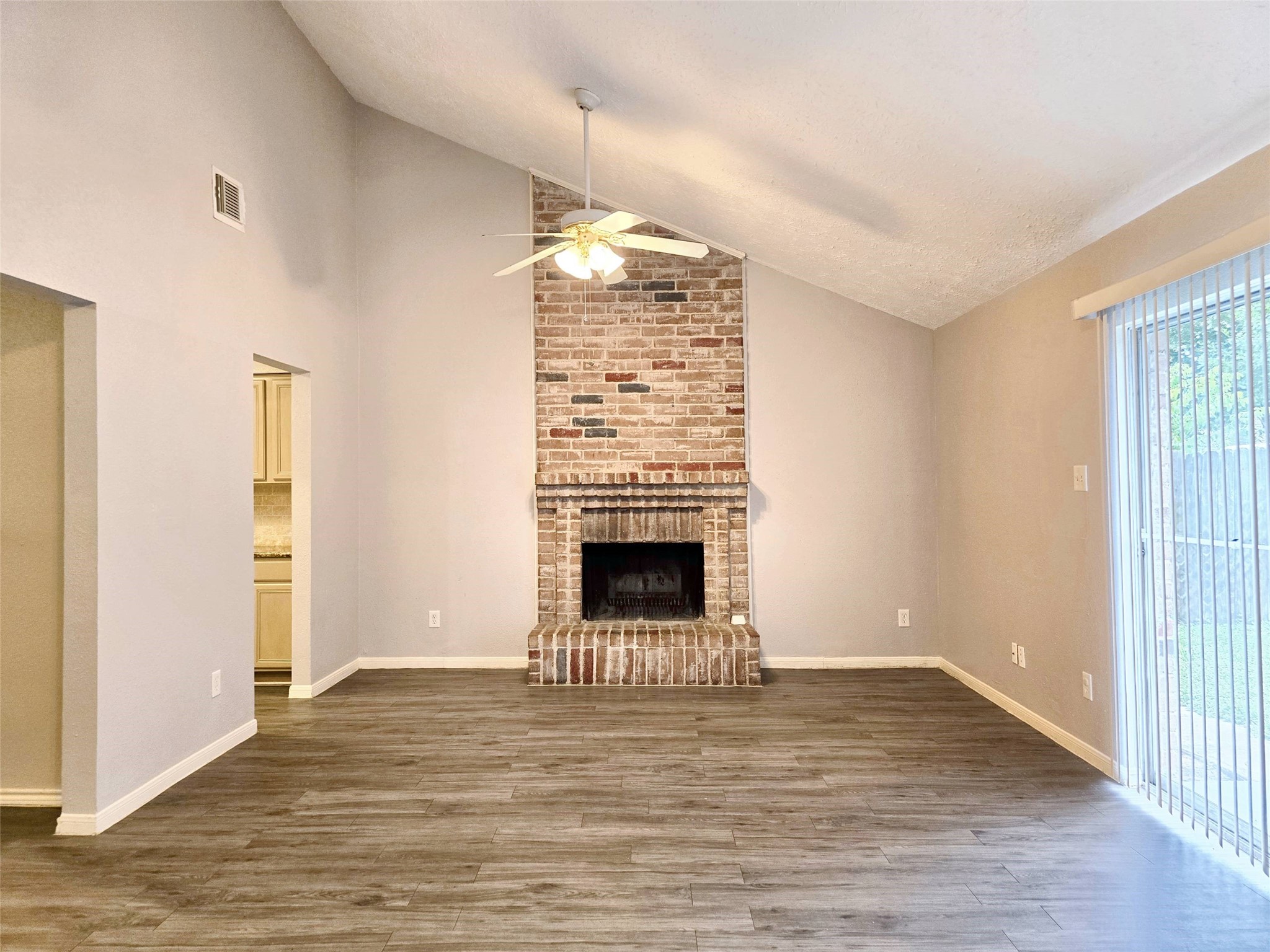 22619 Deville Drive Property Photo 5