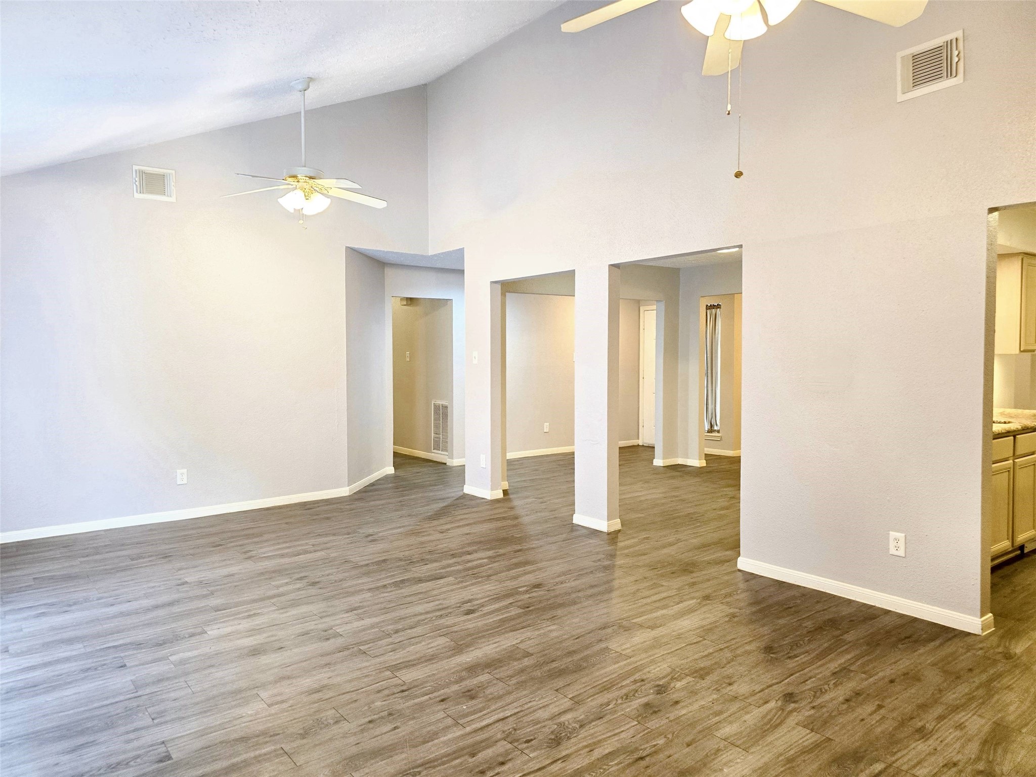 22619 Deville Drive Property Photo 6