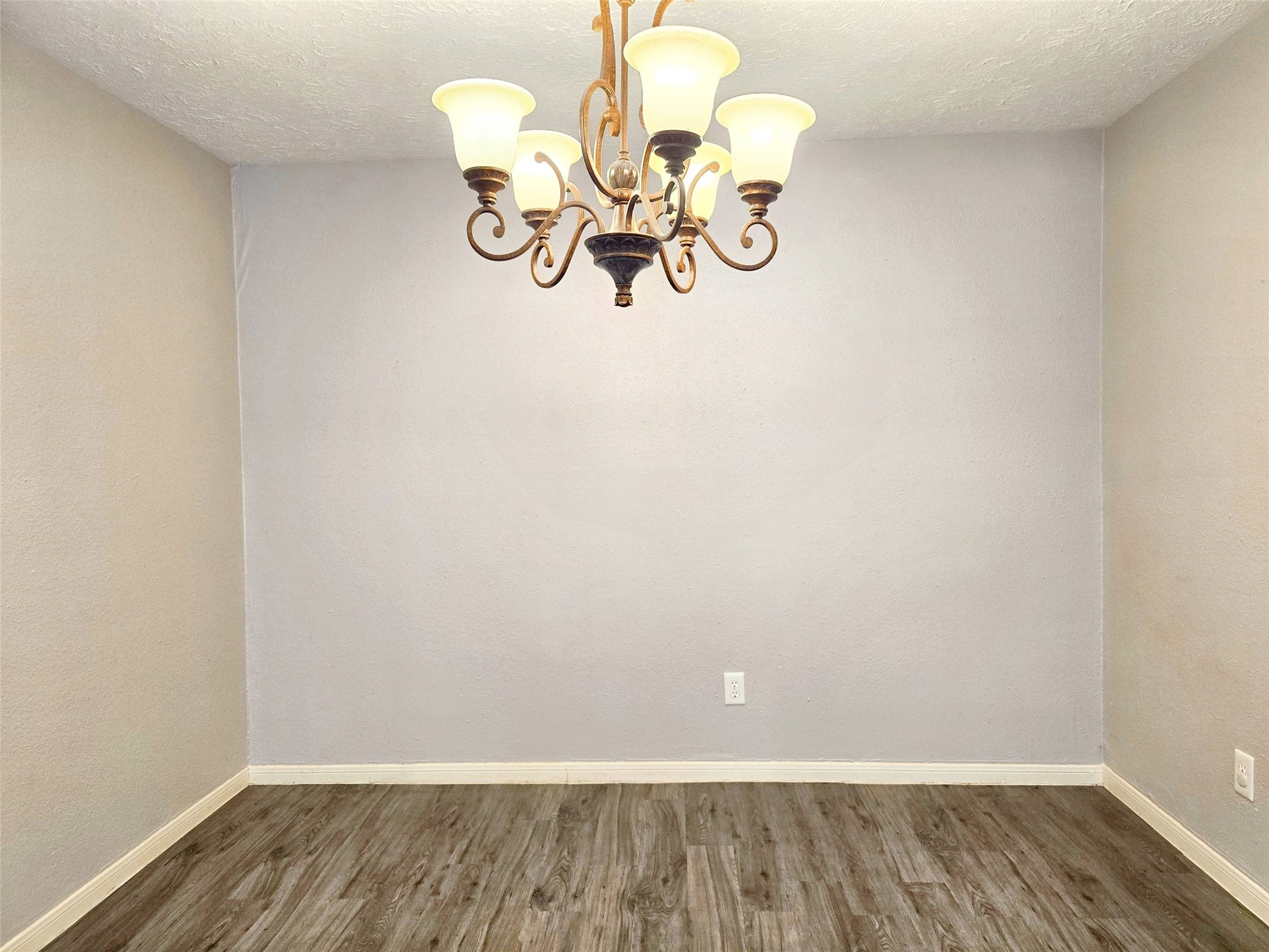 22619 Deville Drive Property Photo 9