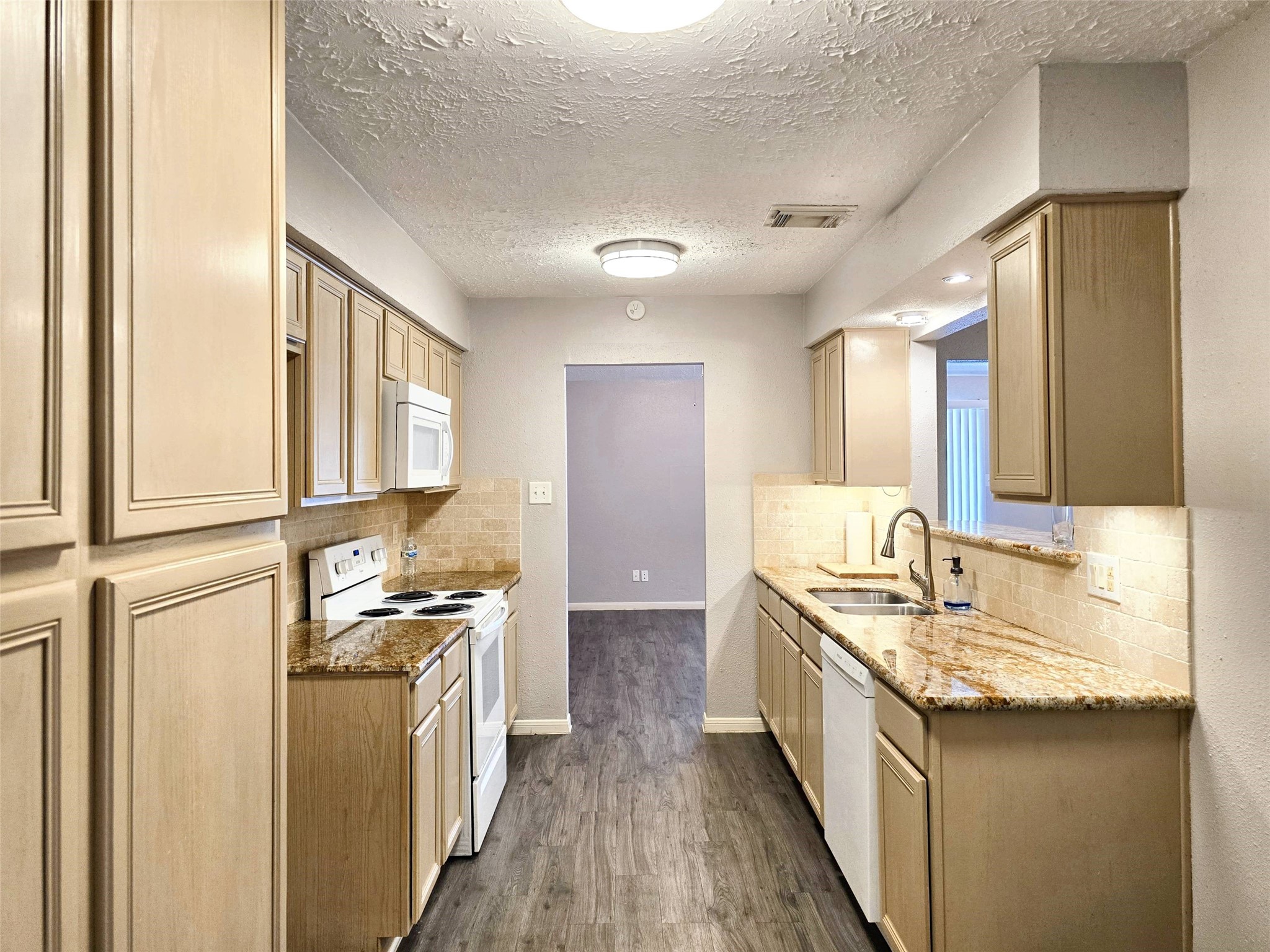 22619 Deville Drive Property Photo 11