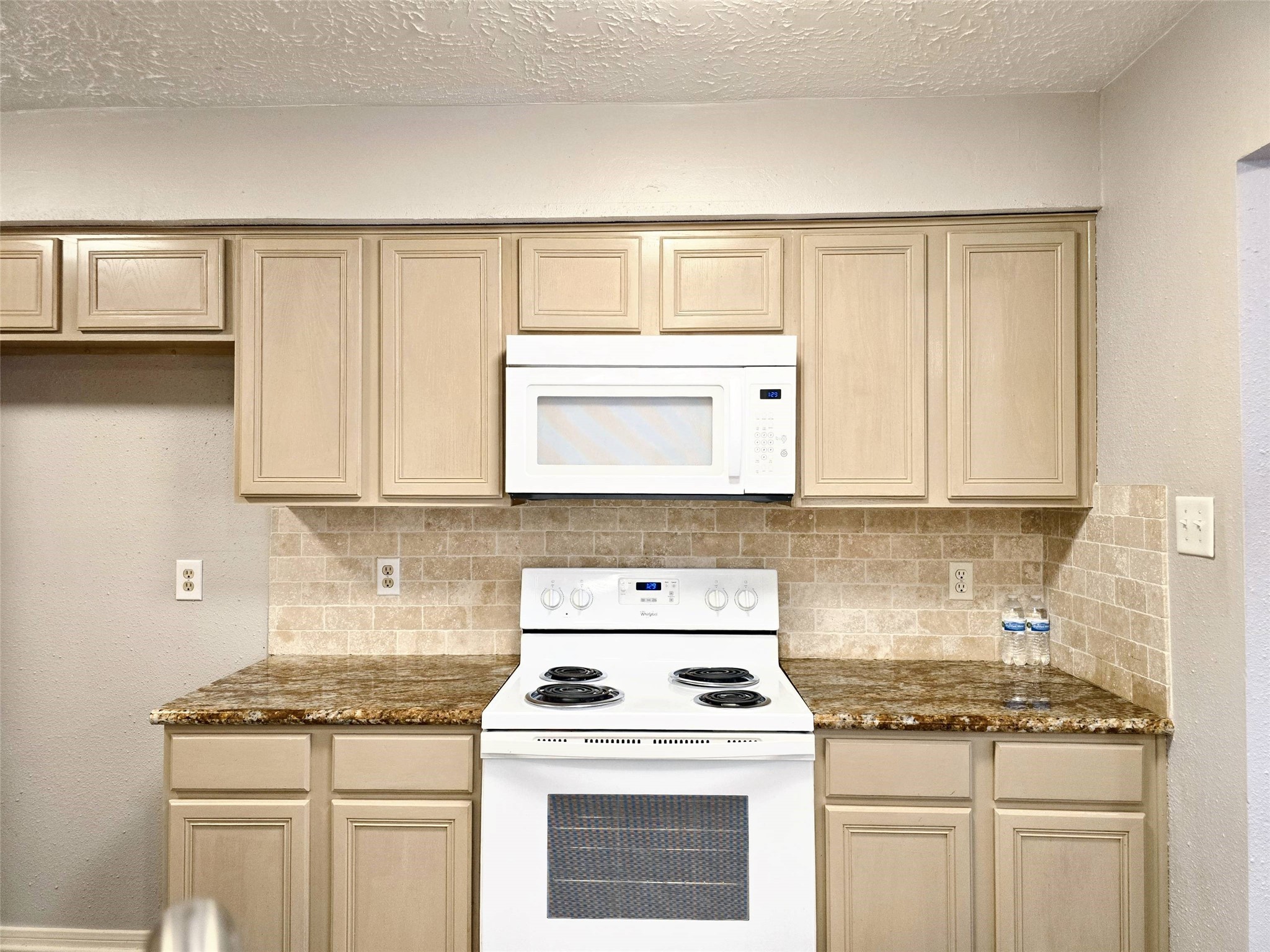 22619 Deville Drive Property Photo 12