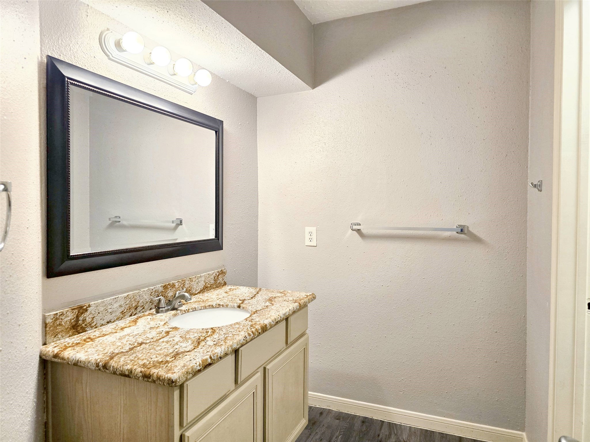 22619 Deville Drive Property Photo 17