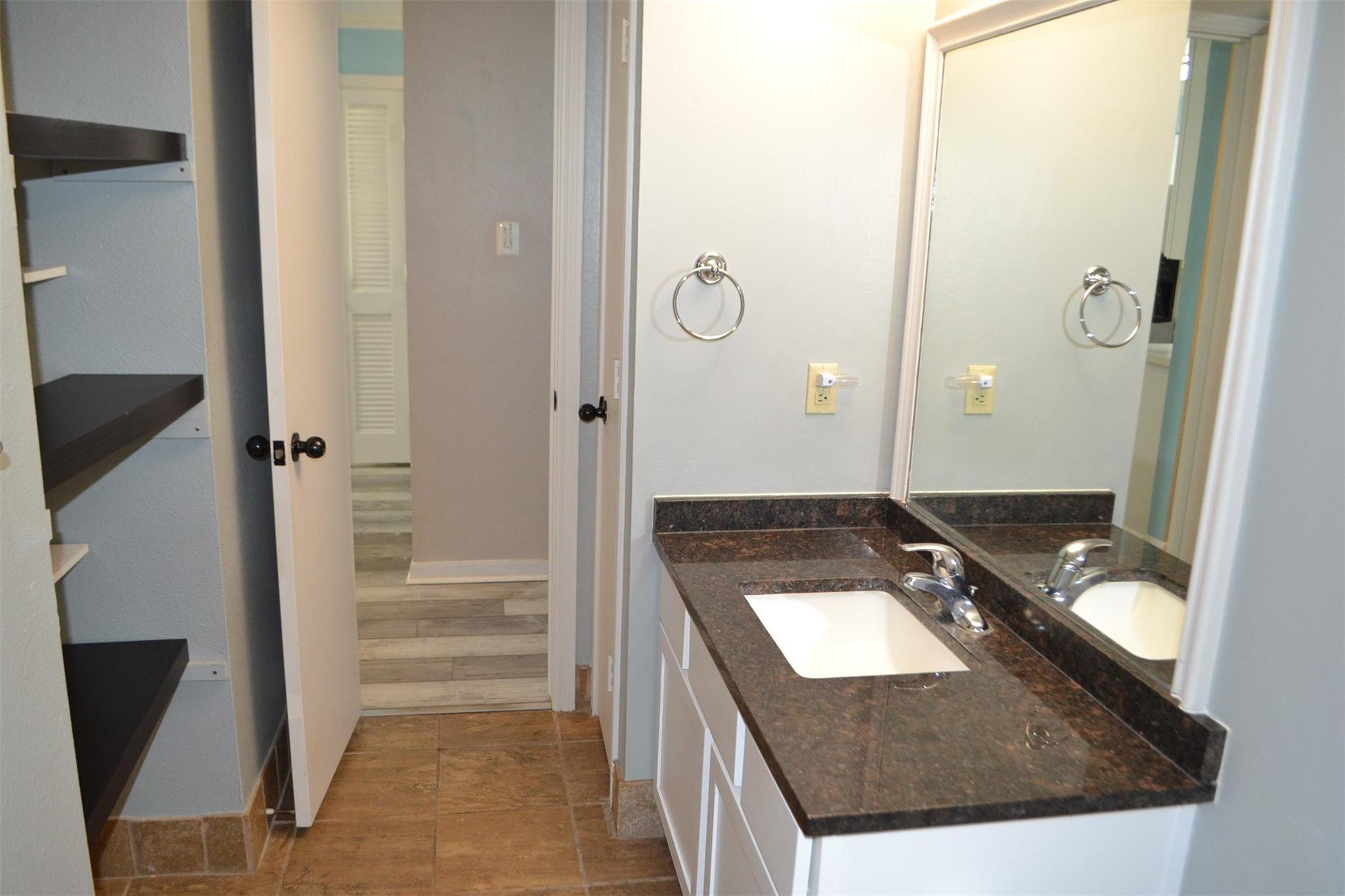 102 Lakeview Terrace D Property Photo 17