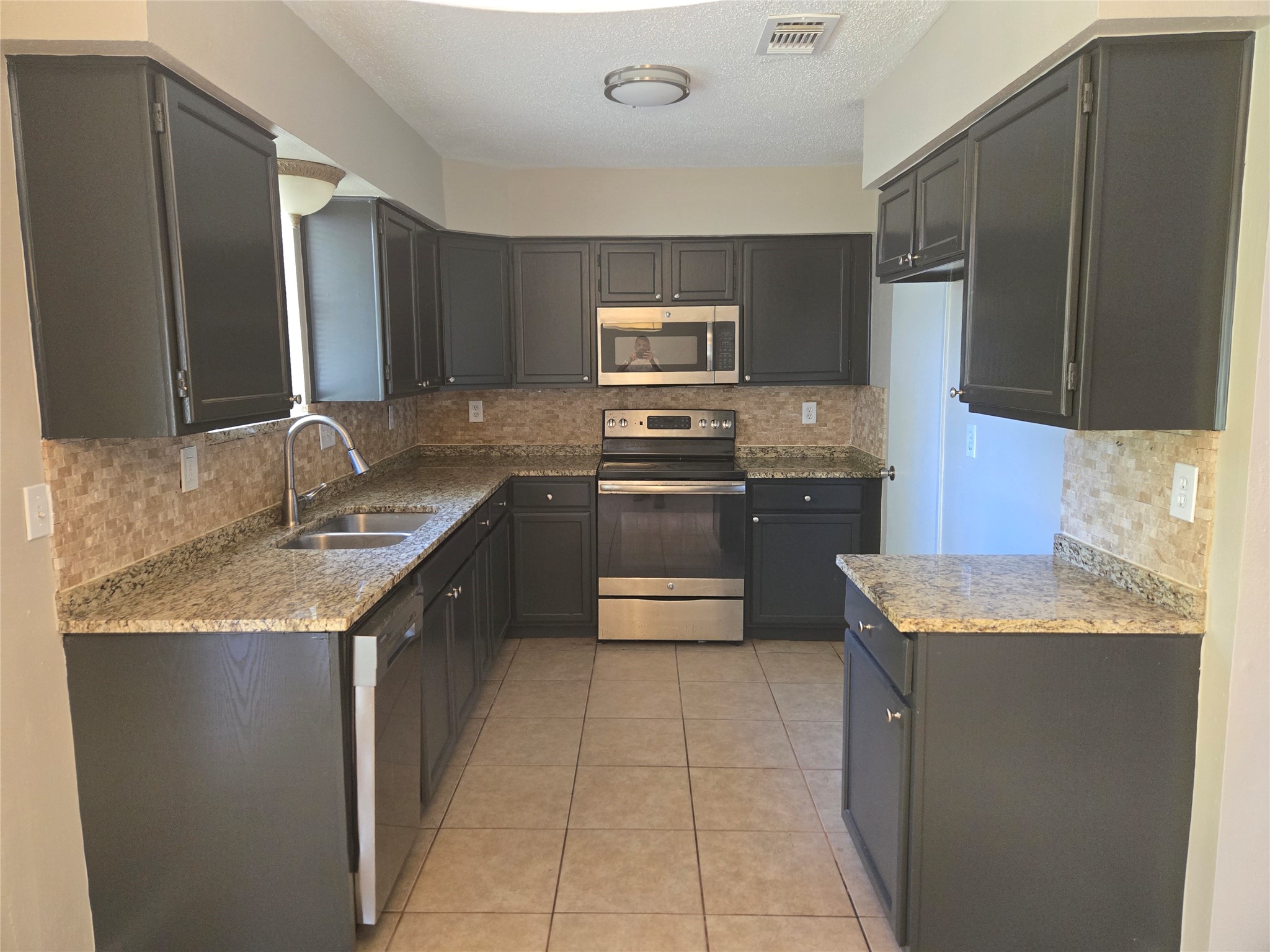 2515 Maple Tree Property Photo 4