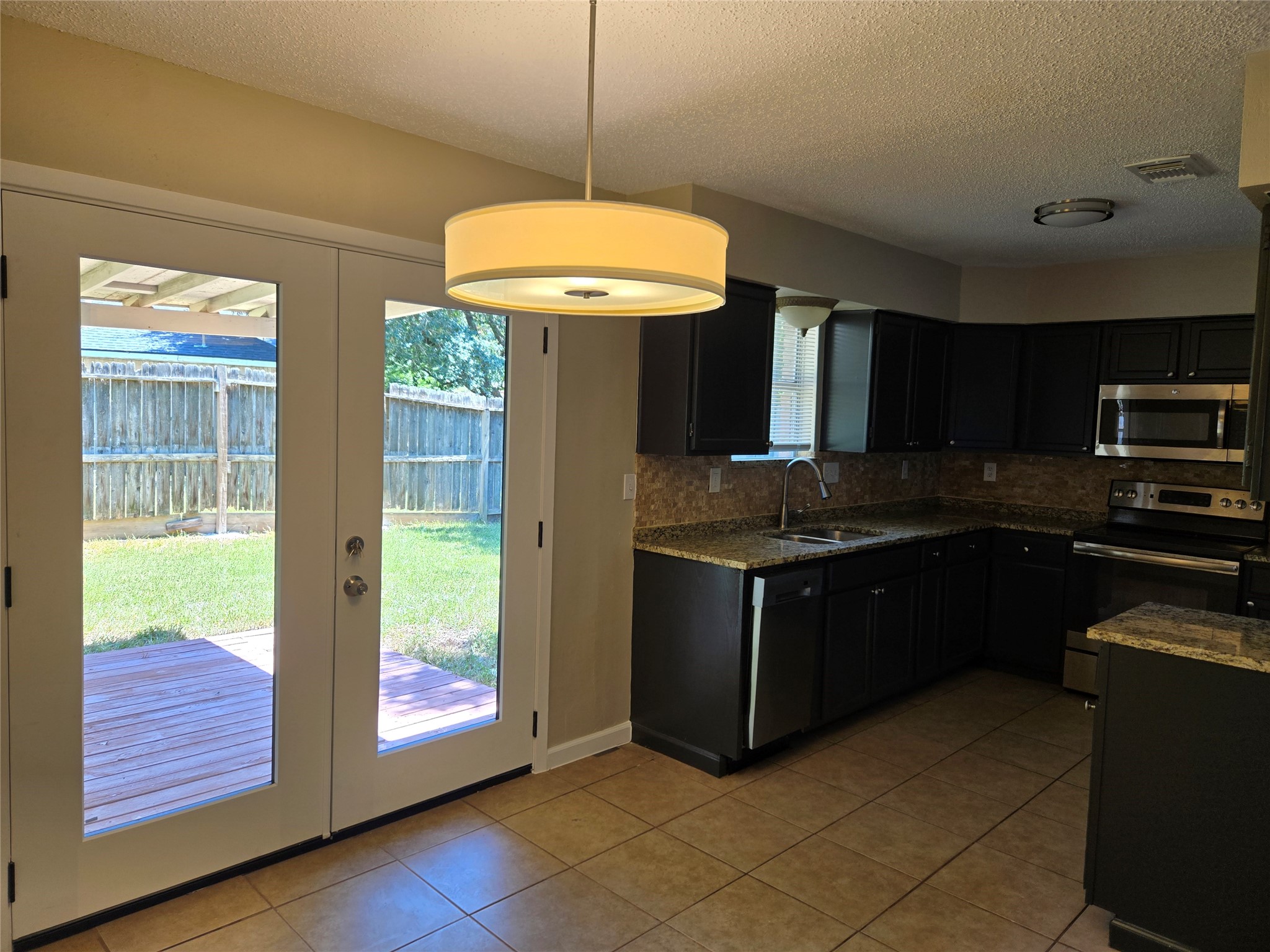2515 Maple Tree Property Photo 6