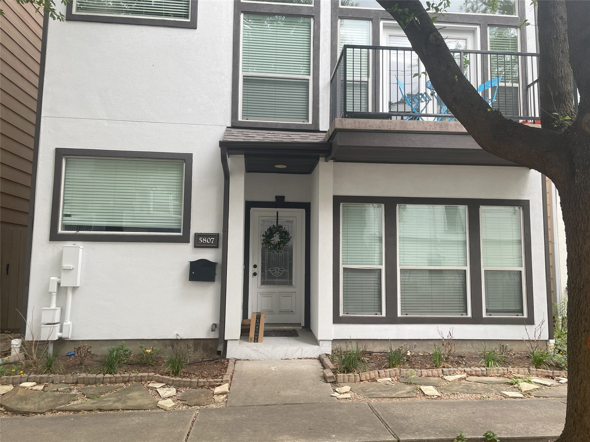 5807 Maxie Street Property Photo 3
