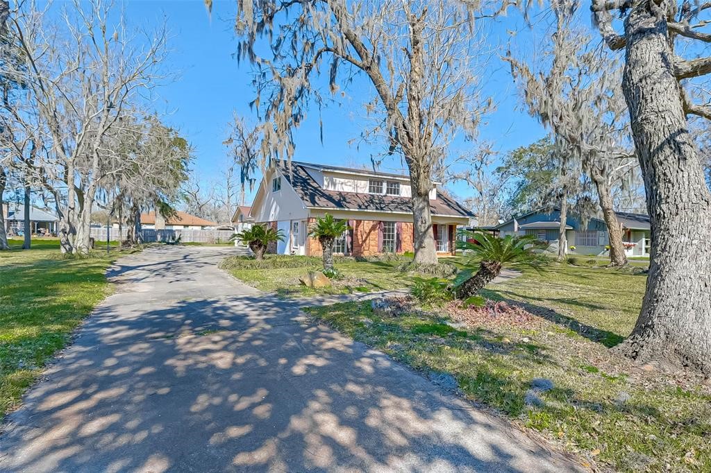 444 Southern Oaks Drive Property Photo 1