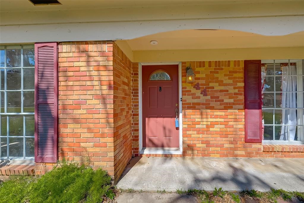 444 Southern Oaks Drive Property Photo 4