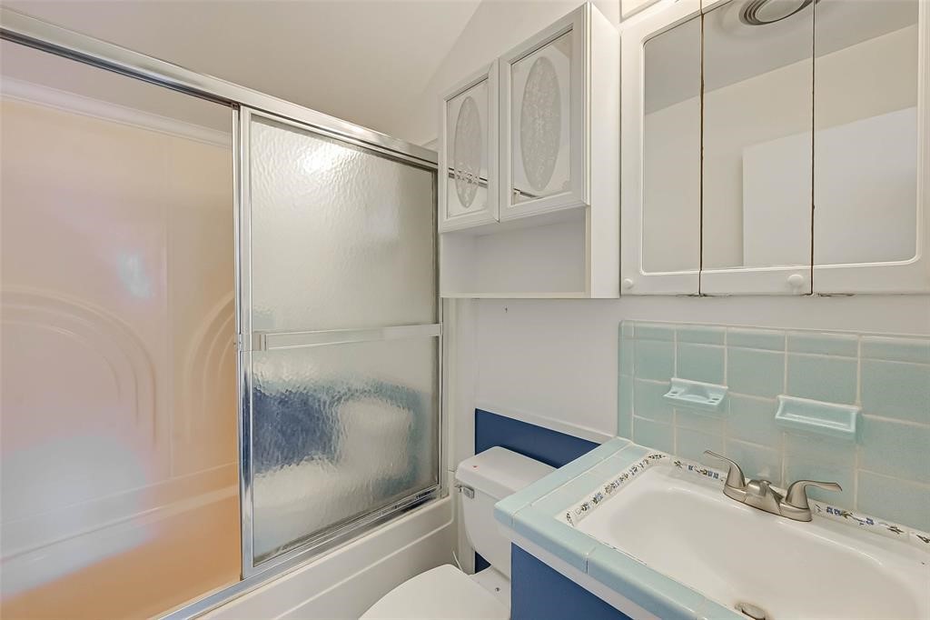 444 Southern Oaks Drive Property Photo 18