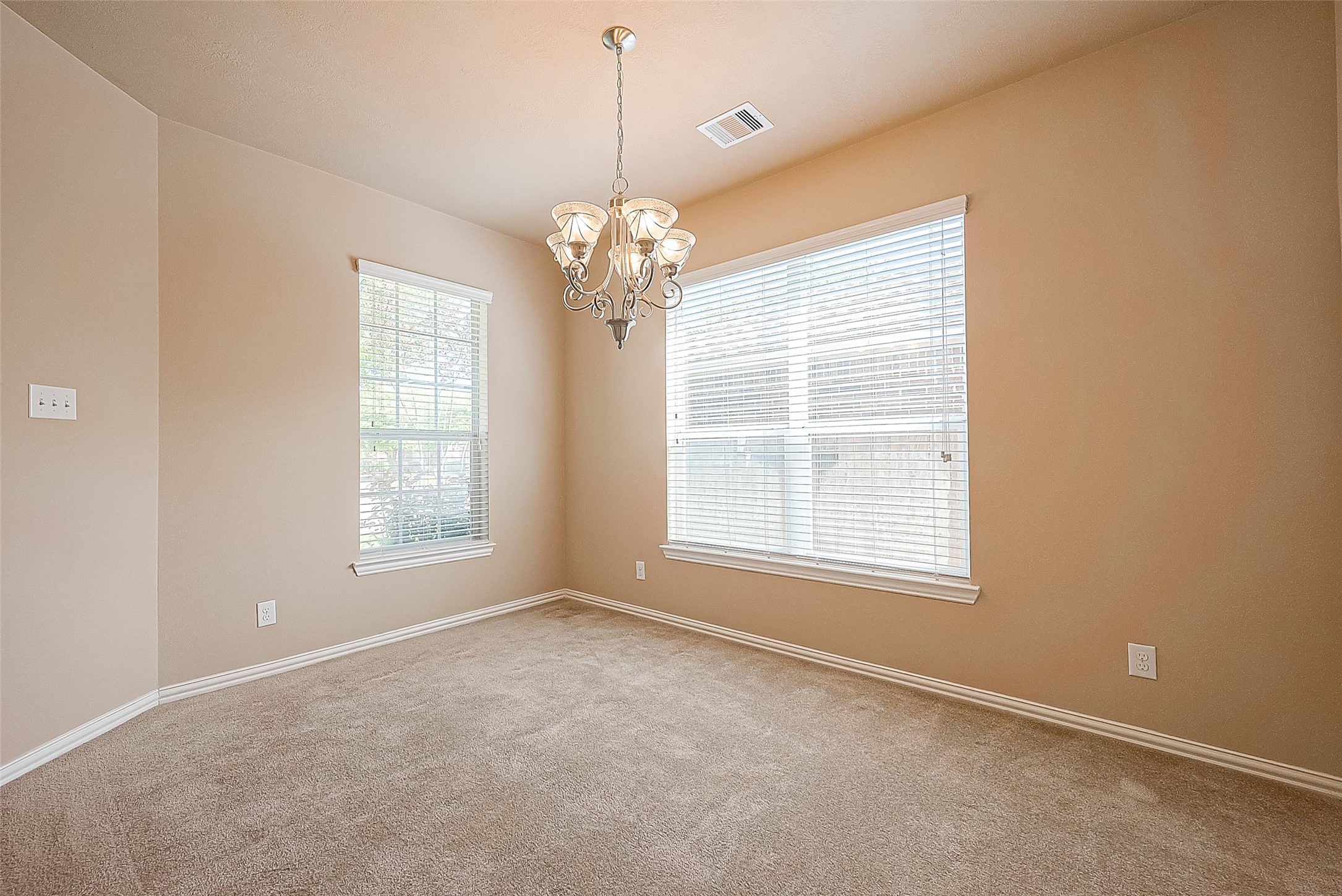 26927 Glacier Creek Drive Property Photo 4