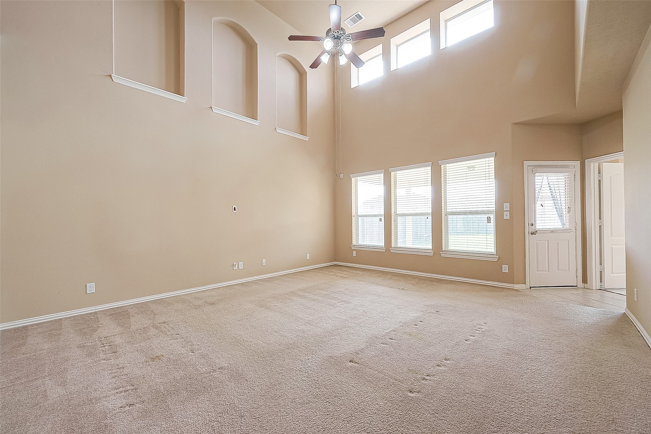 26927 Glacier Creek Drive Property Photo 5