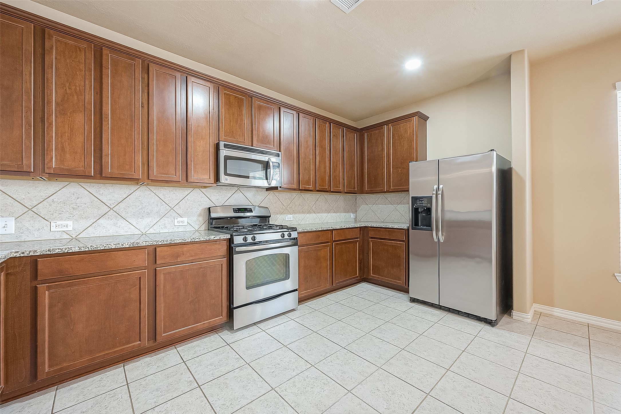 26927 Glacier Creek Drive Property Photo 8