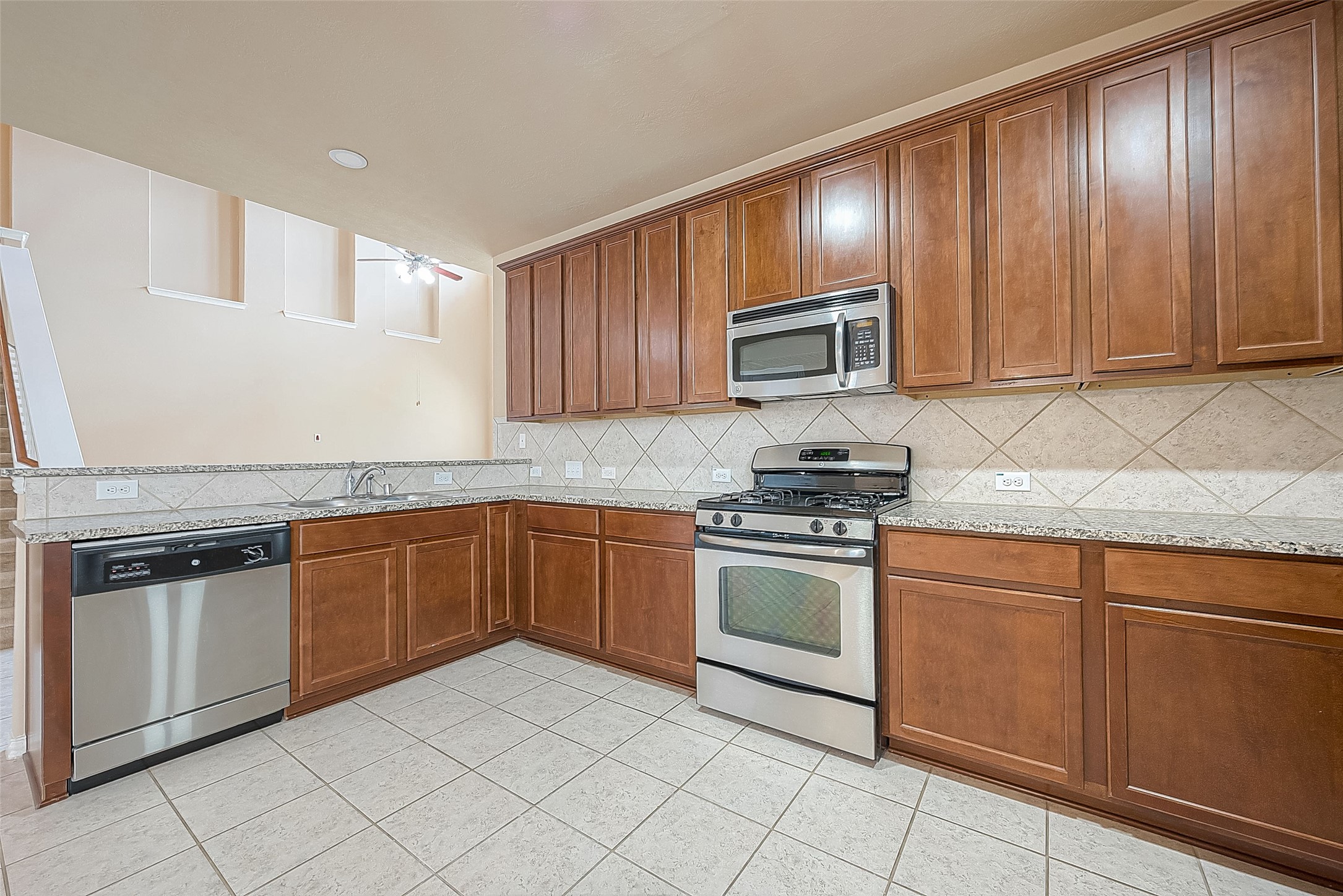26927 Glacier Creek Drive Property Photo 9