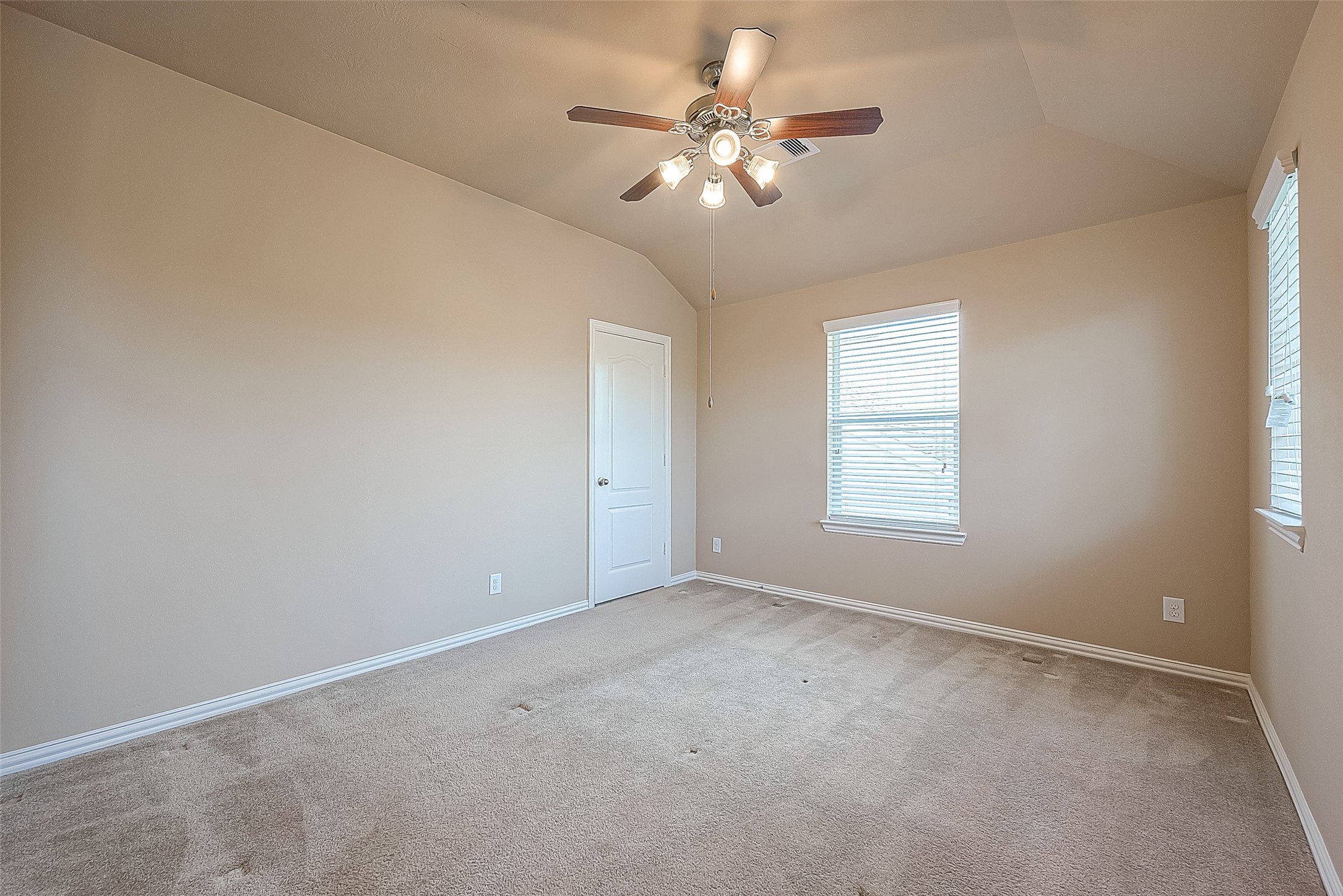 26927 Glacier Creek Drive Property Photo 21