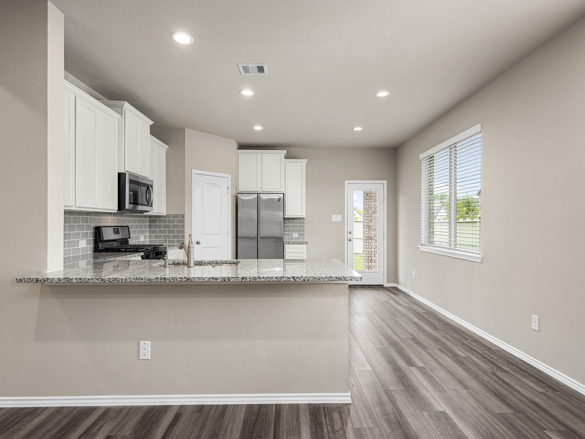 9278 Inland Leather Lane Property Photo 11