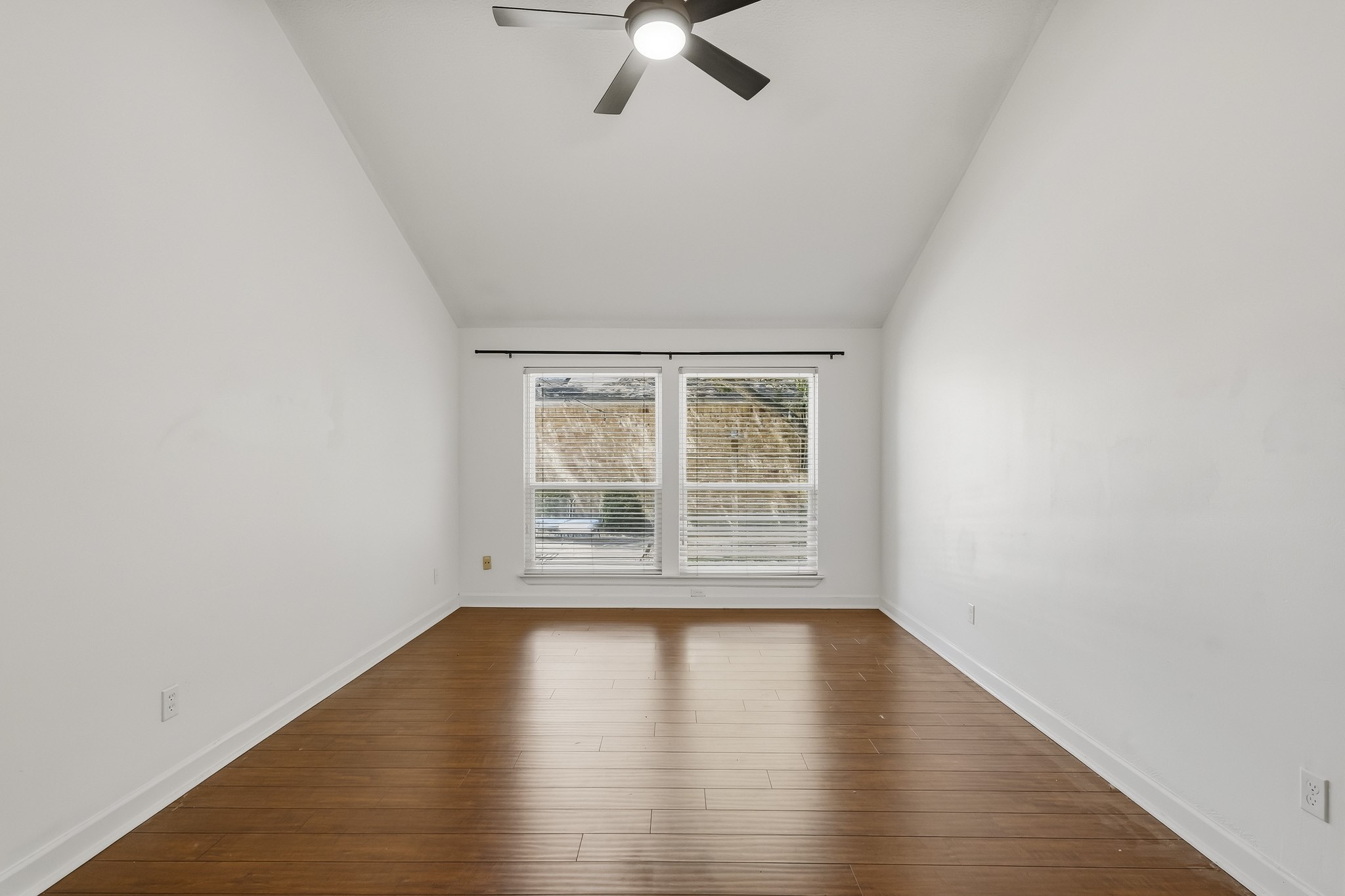 69 Wind Whisper Court Property Photo 8