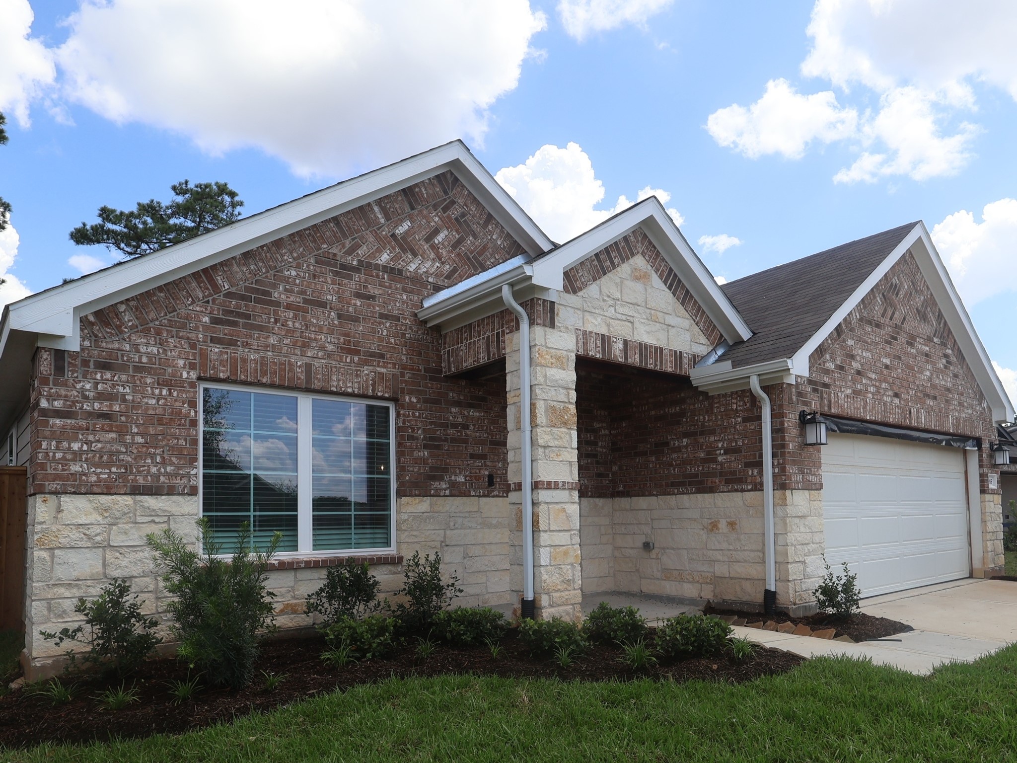 985 Garden Path Drive Property Photo 1