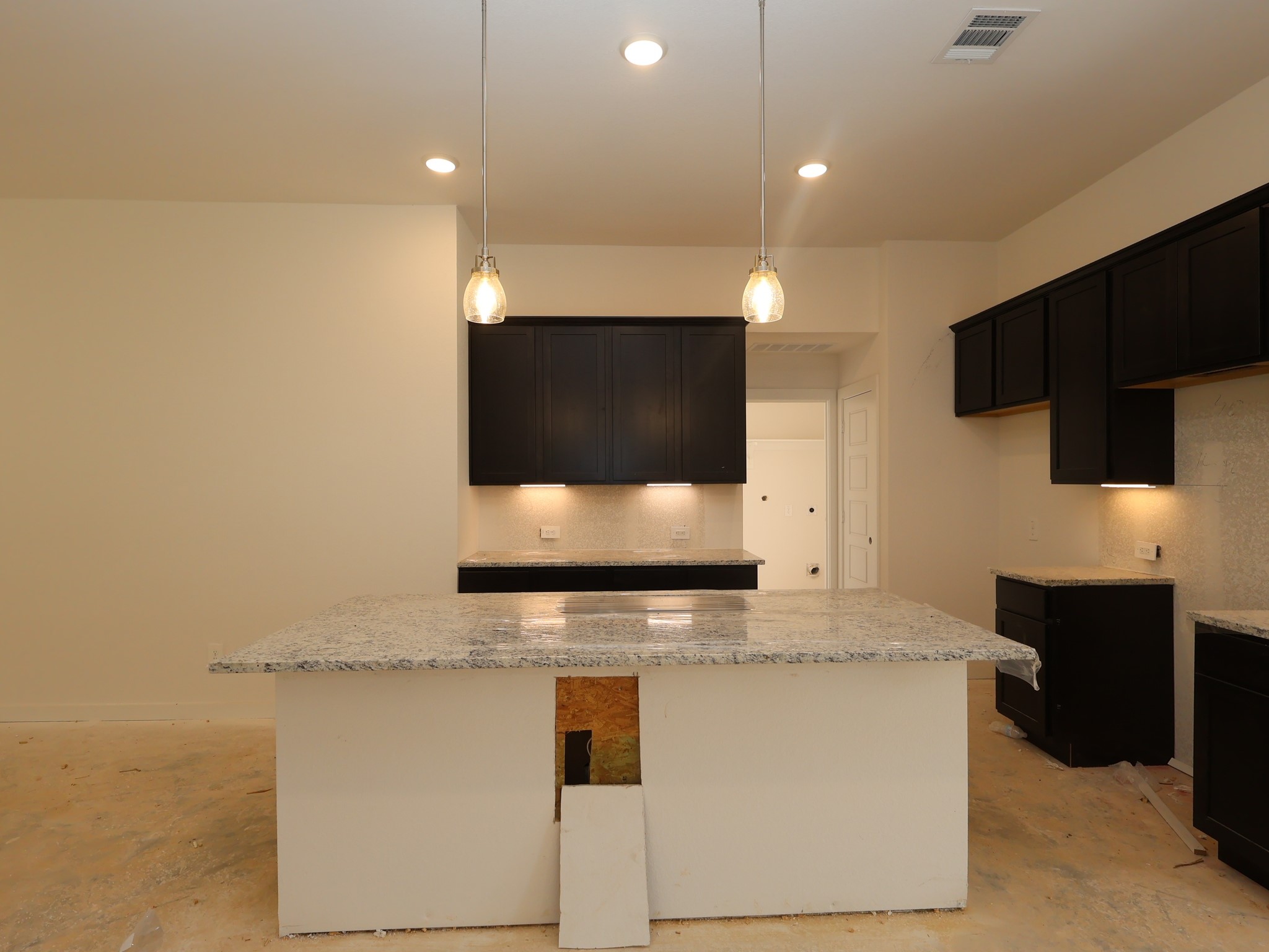 985 Garden Path Drive Property Photo 3