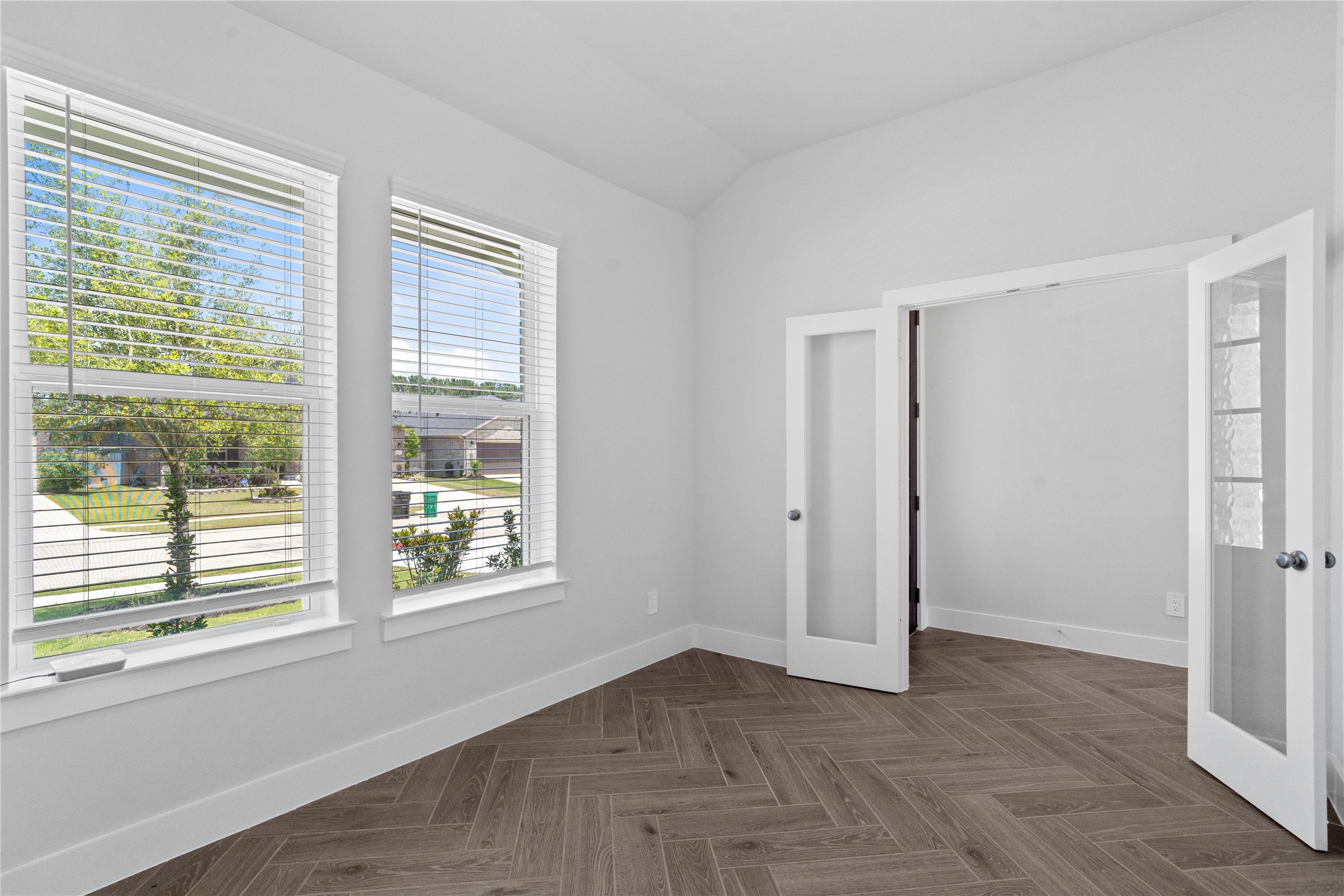20811 Pomegranate Glen Court Property Photo 9