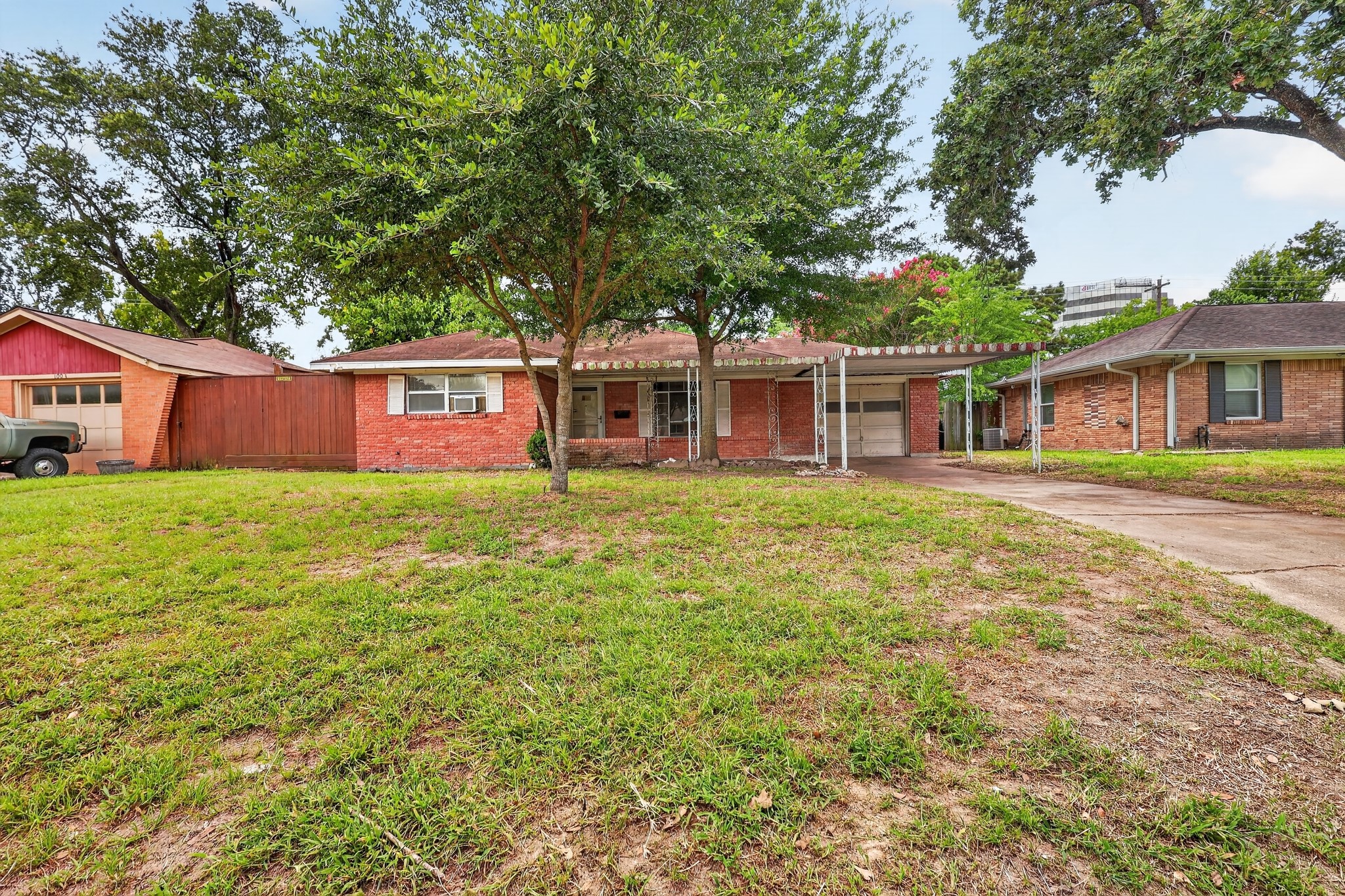 1007 W 30th Street Property Photo 1