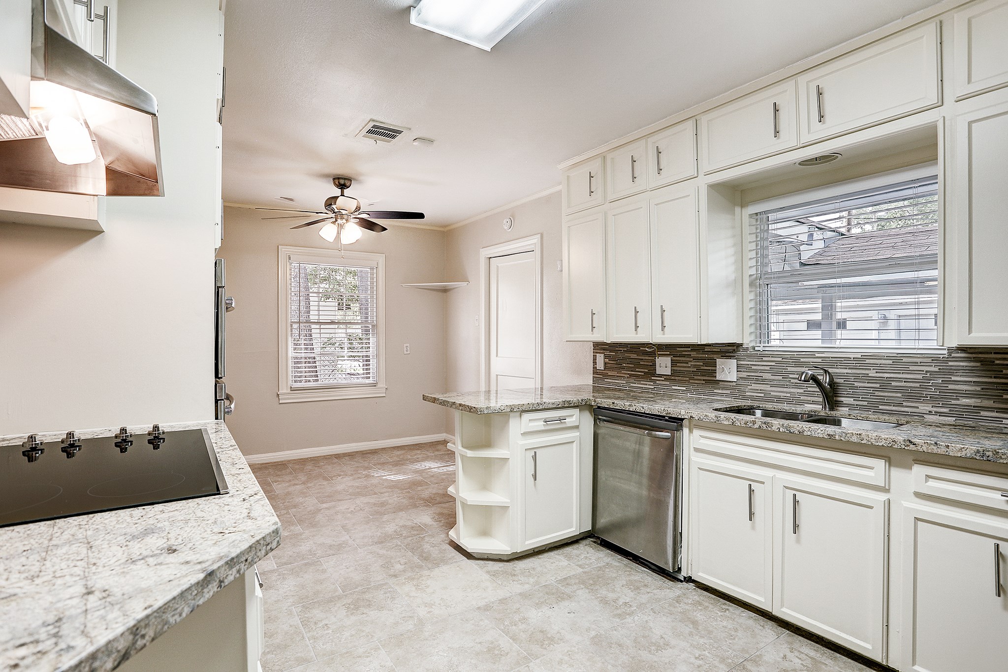 3709 Parkwood Drive Property Photo 6